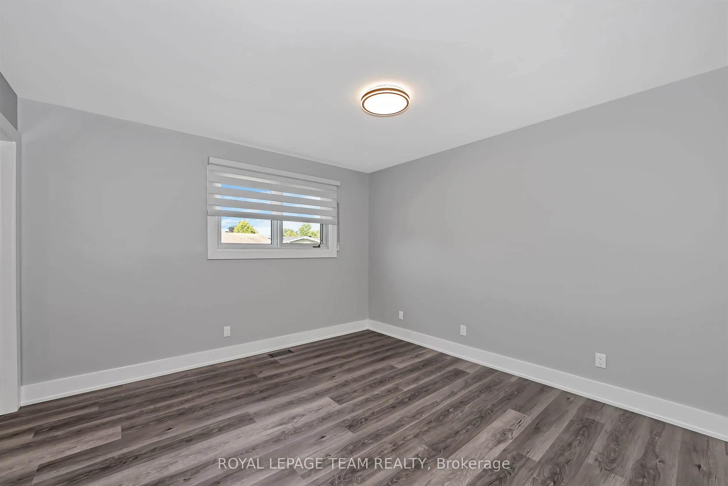 12 Largo Crescent