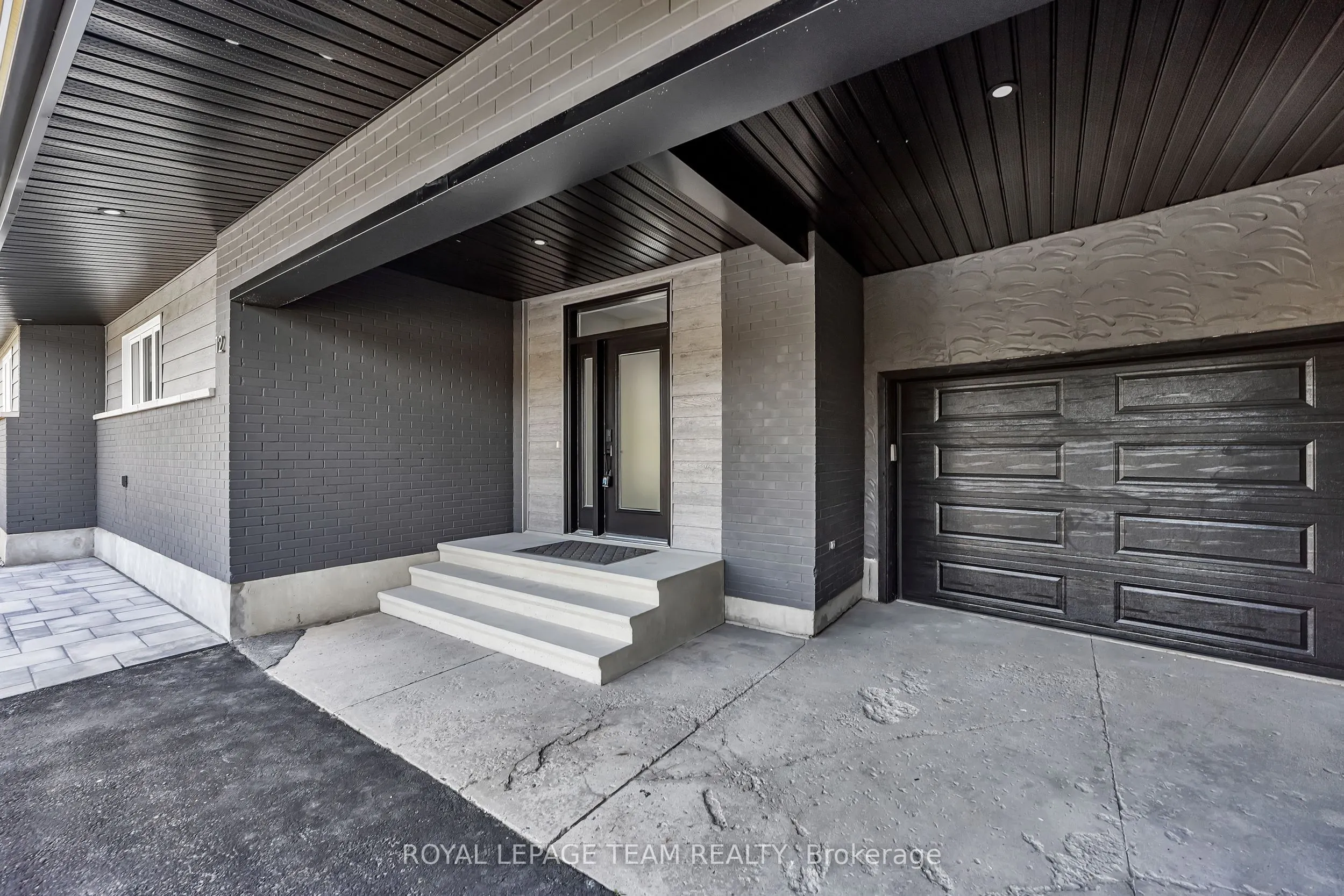 12 Largo Crescent