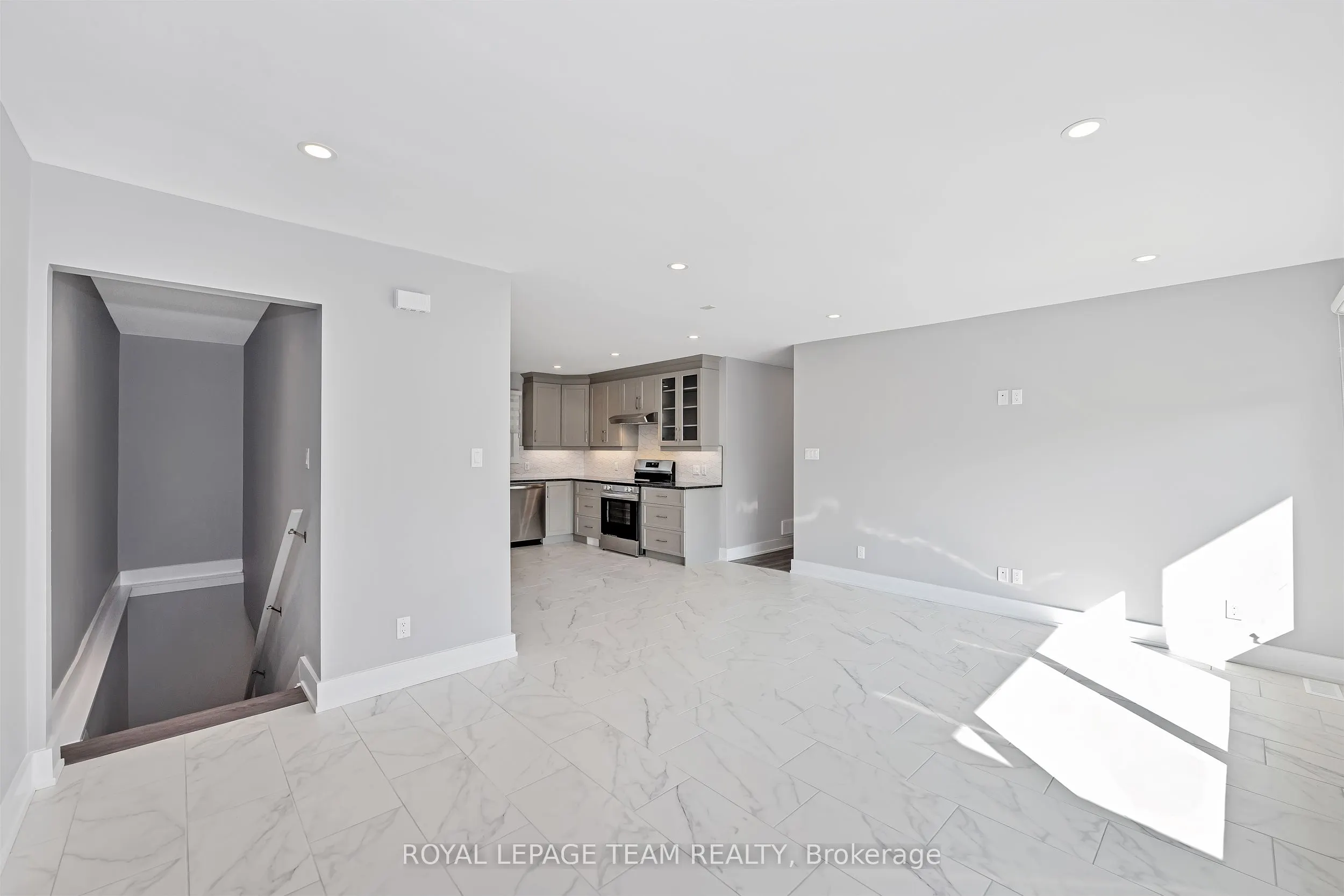 12 Largo Crescent