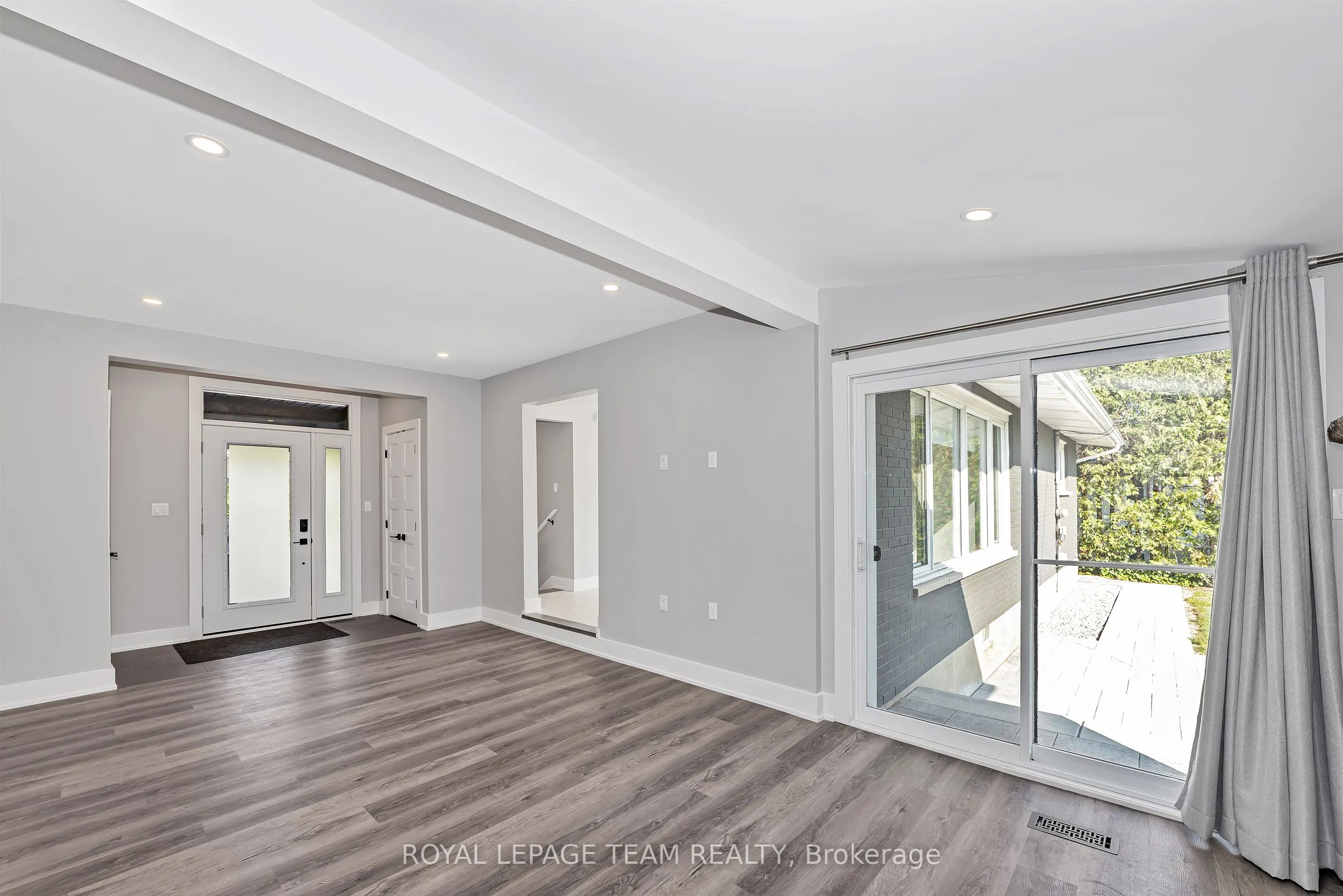 12 Largo Crescent