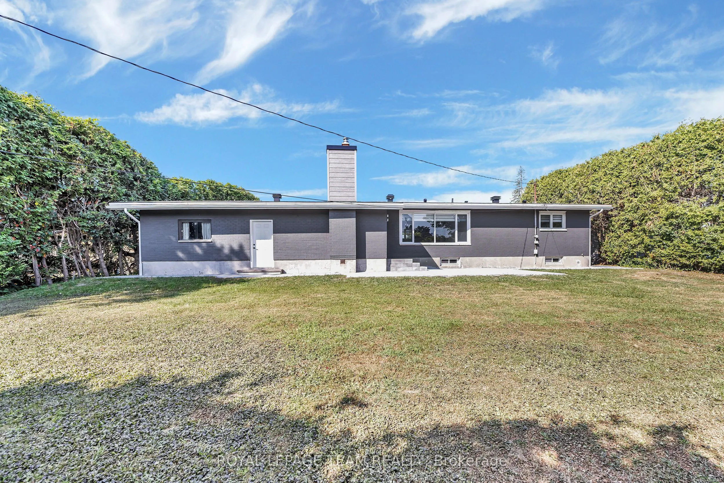12 Largo Crescent