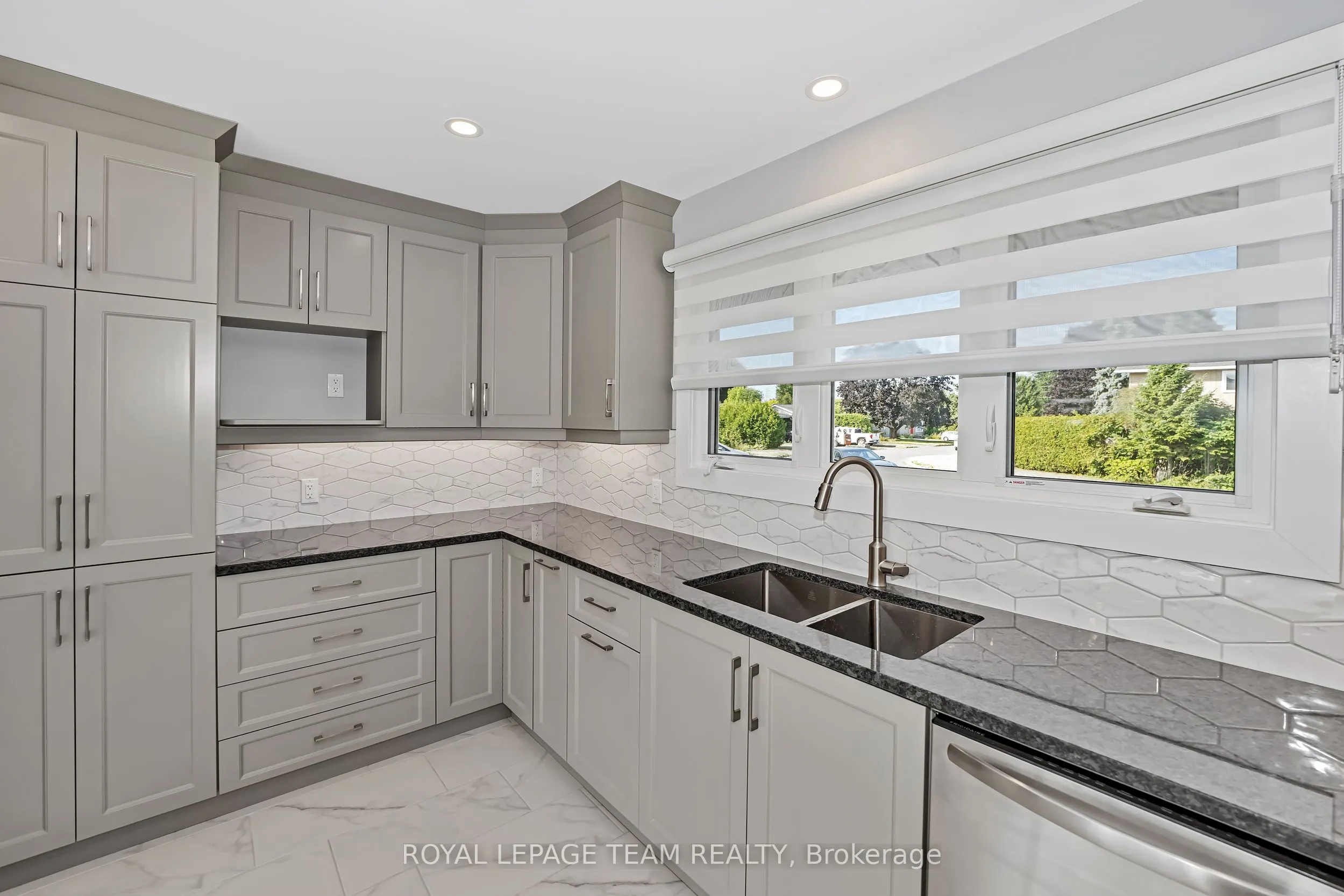 12 Largo Crescent