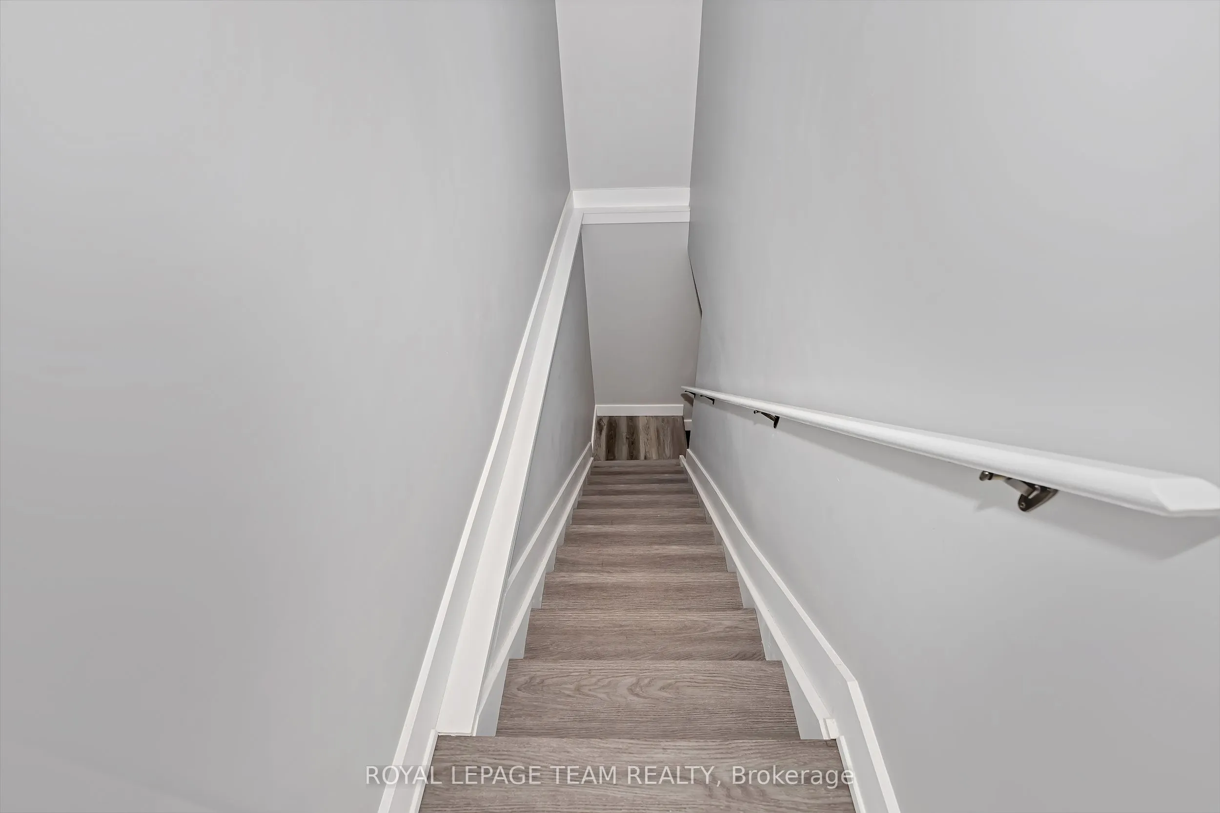 12 Largo Crescent