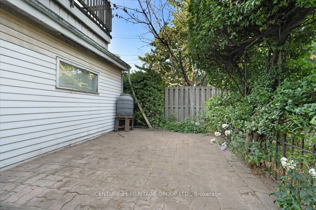 228 West Avenue N