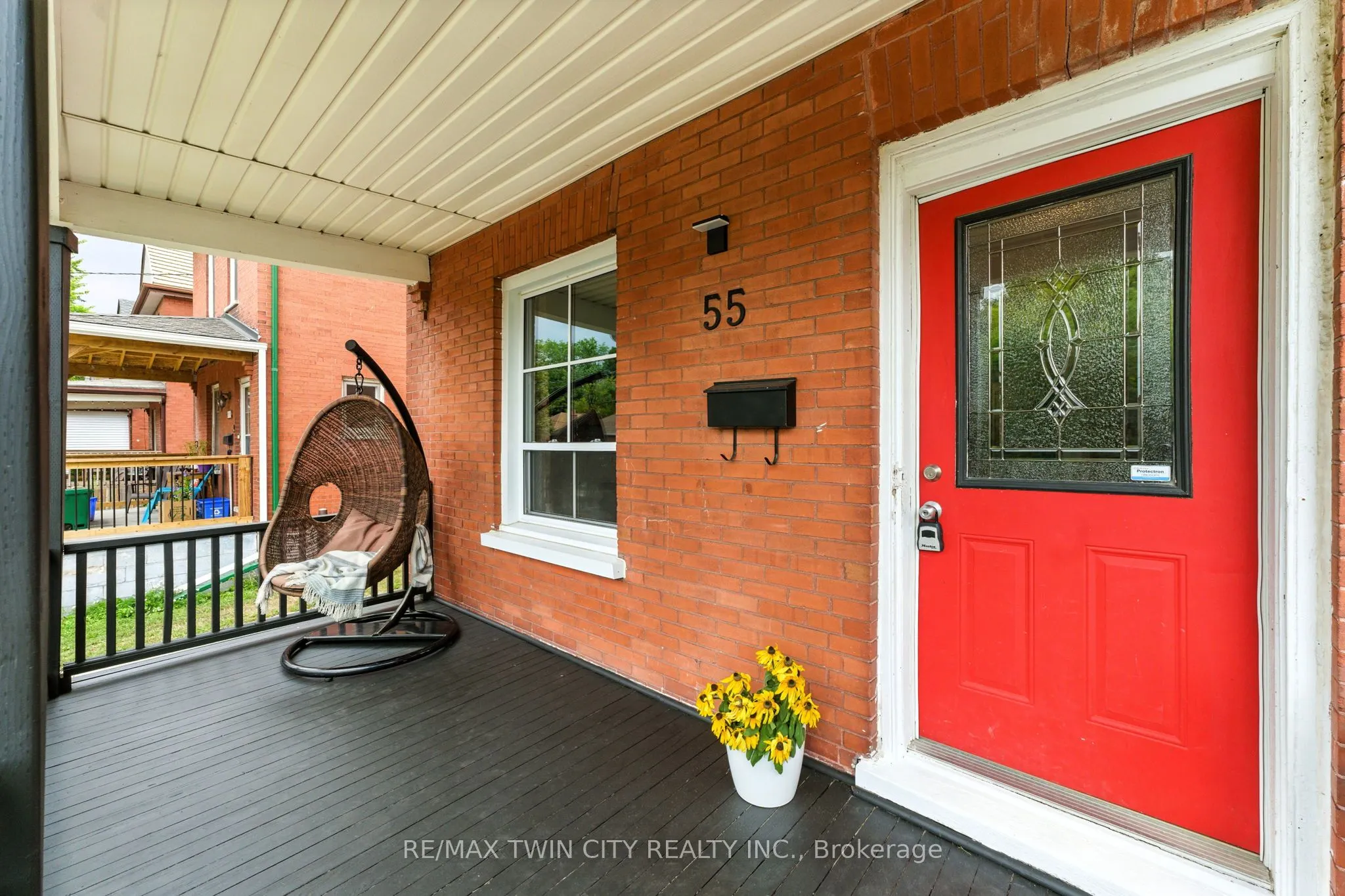 55 Lowell Street N