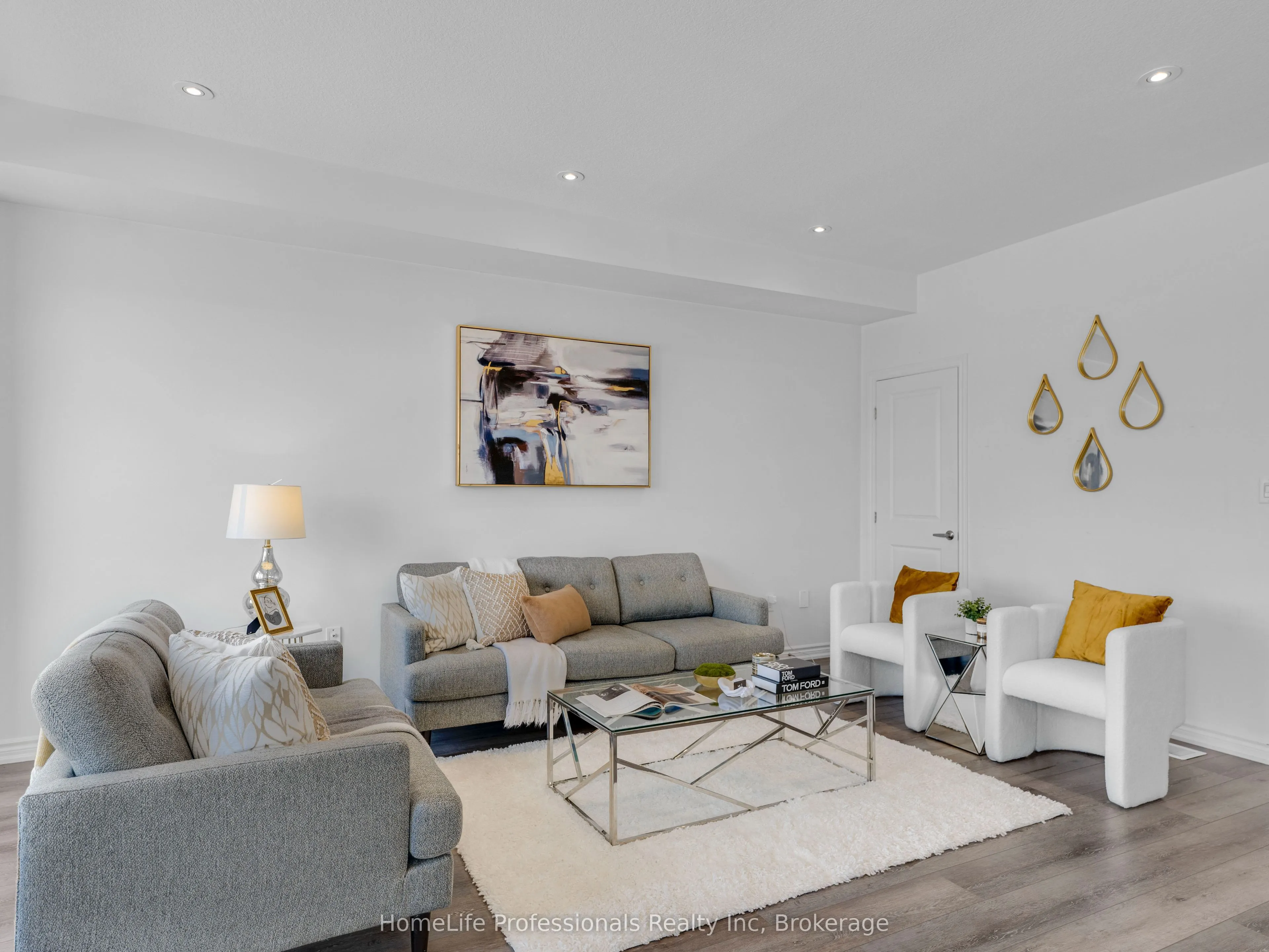 61 Soho Street, #123