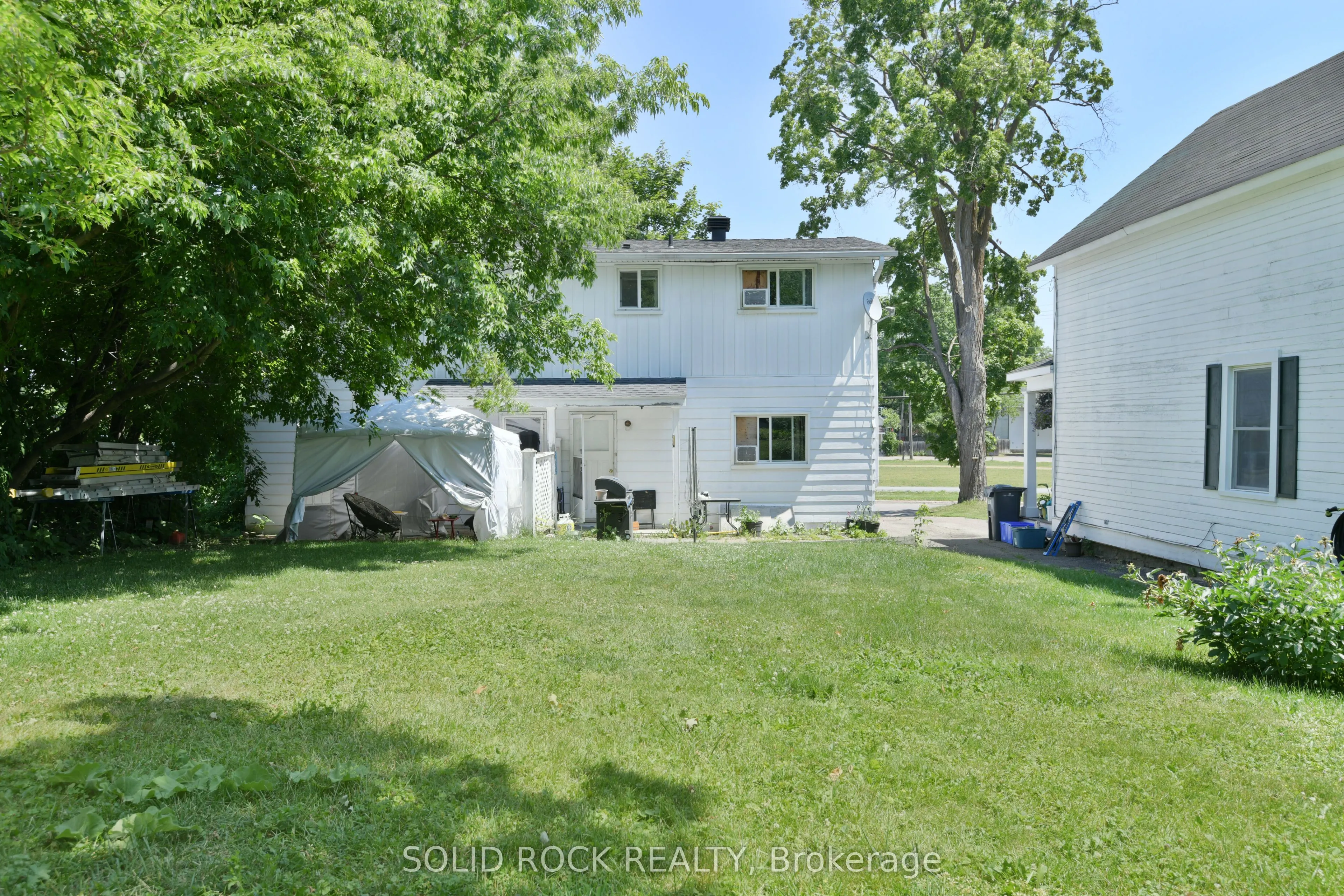 54 William Street W