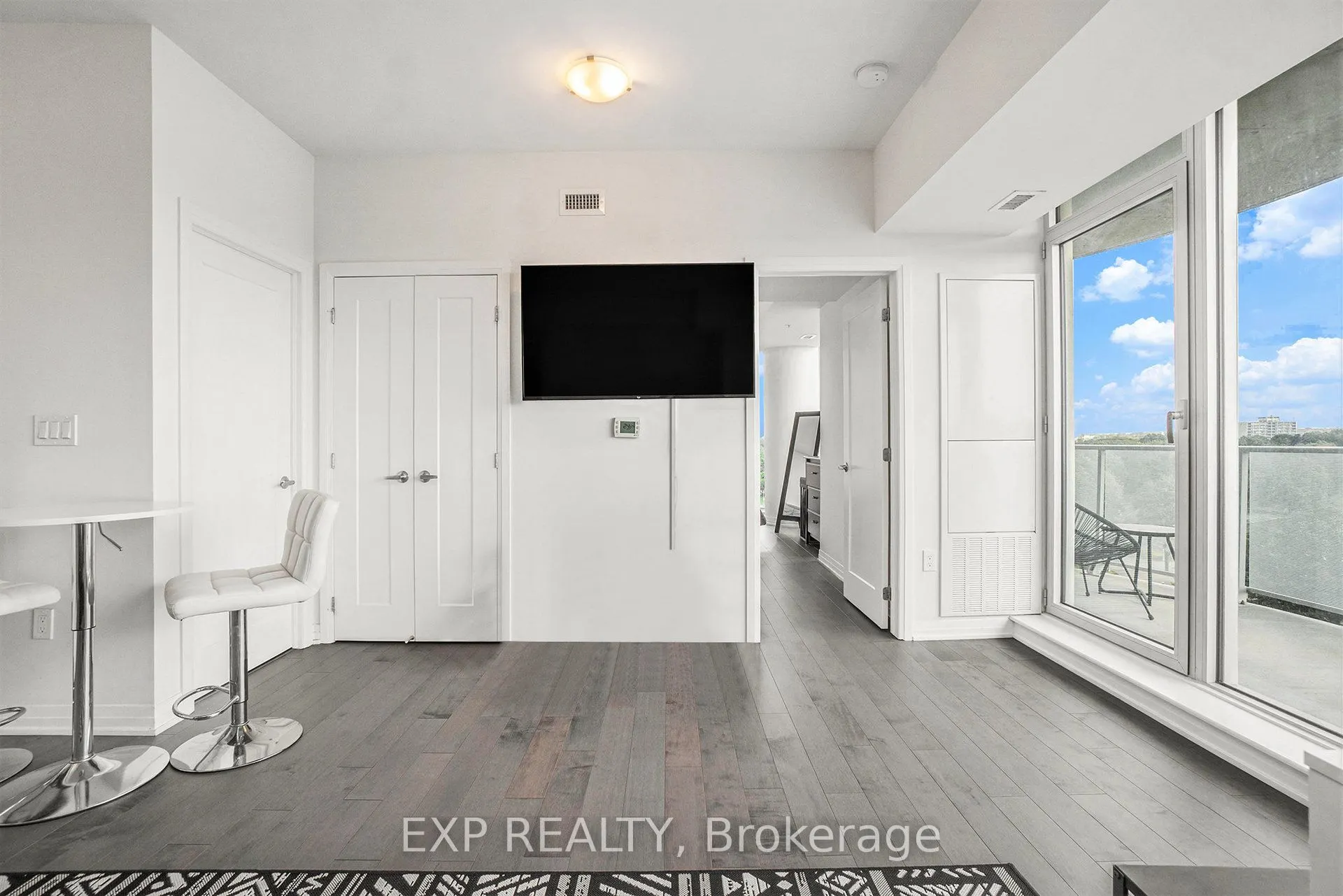 805 Carling Avenue, #907