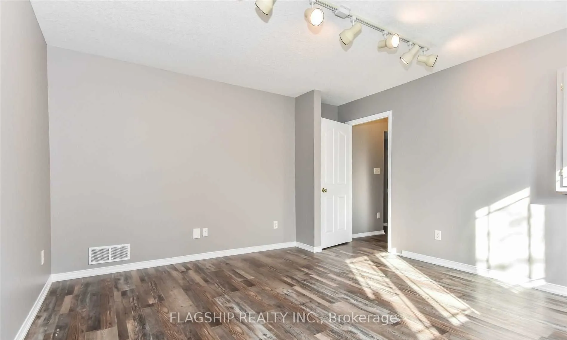 14 Bruce Street, #18