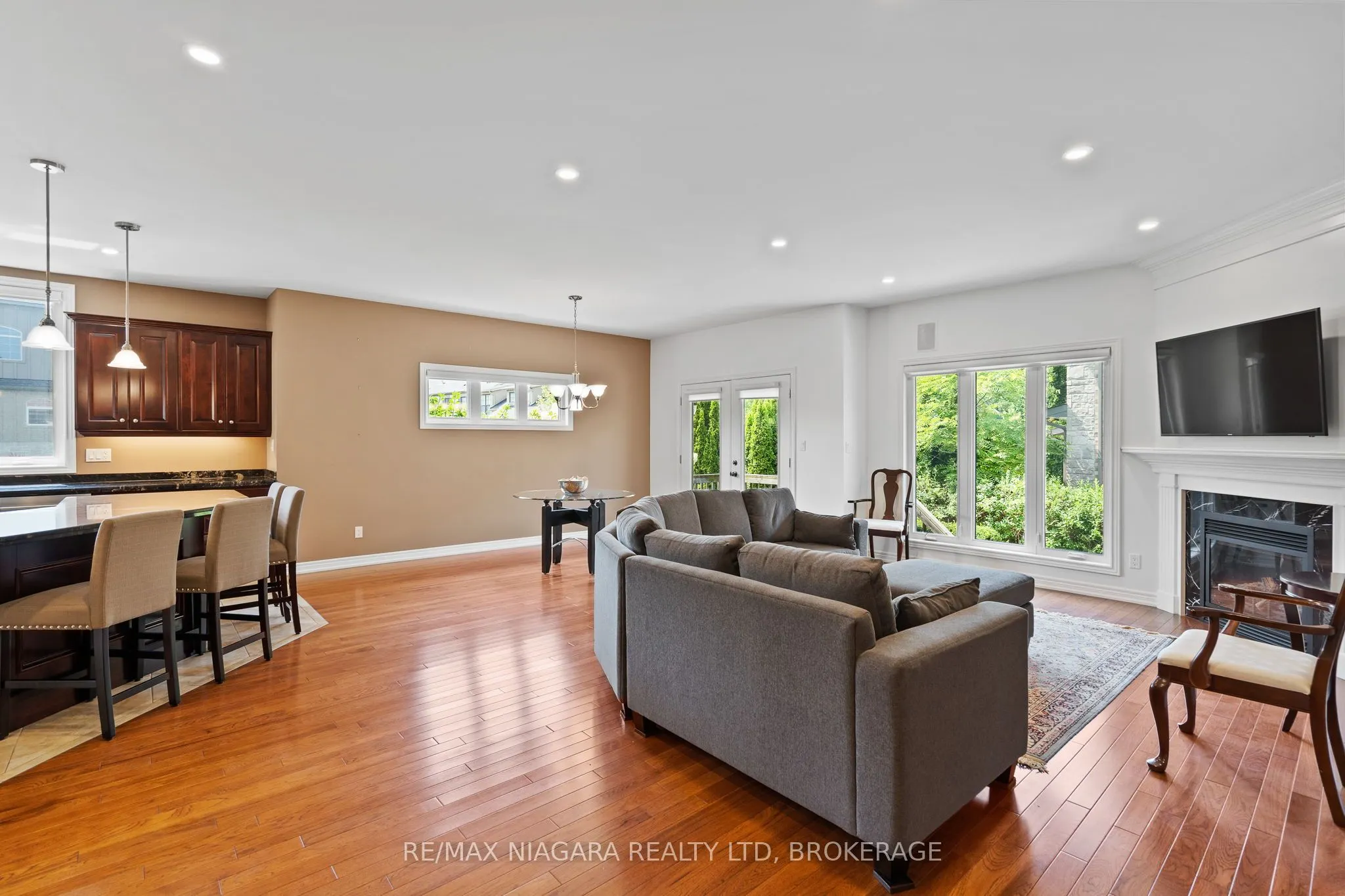 23 GORING Way