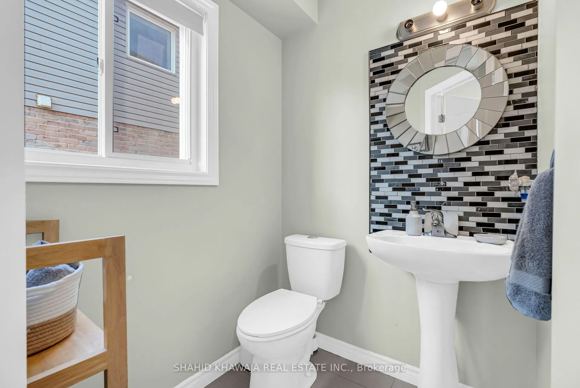 38 Woodbine Avenue