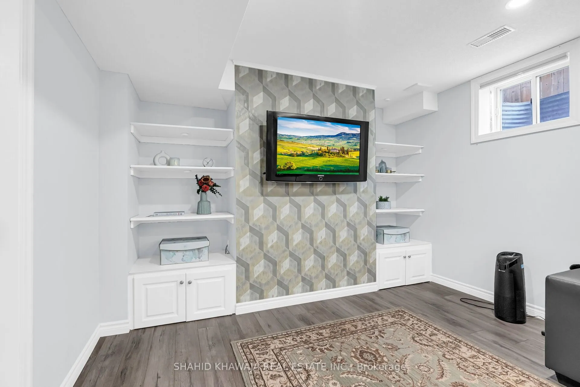 38 Woodbine Avenue