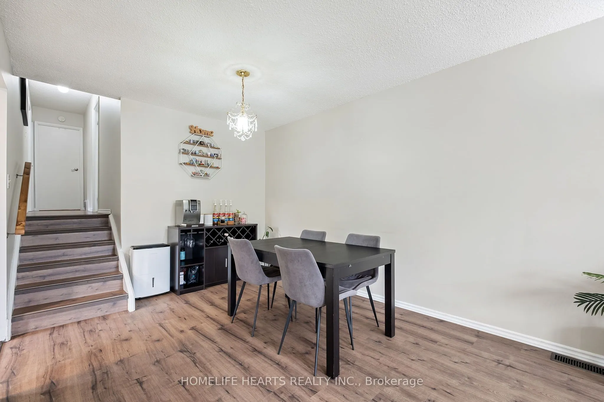 19 Hopewell Crescent