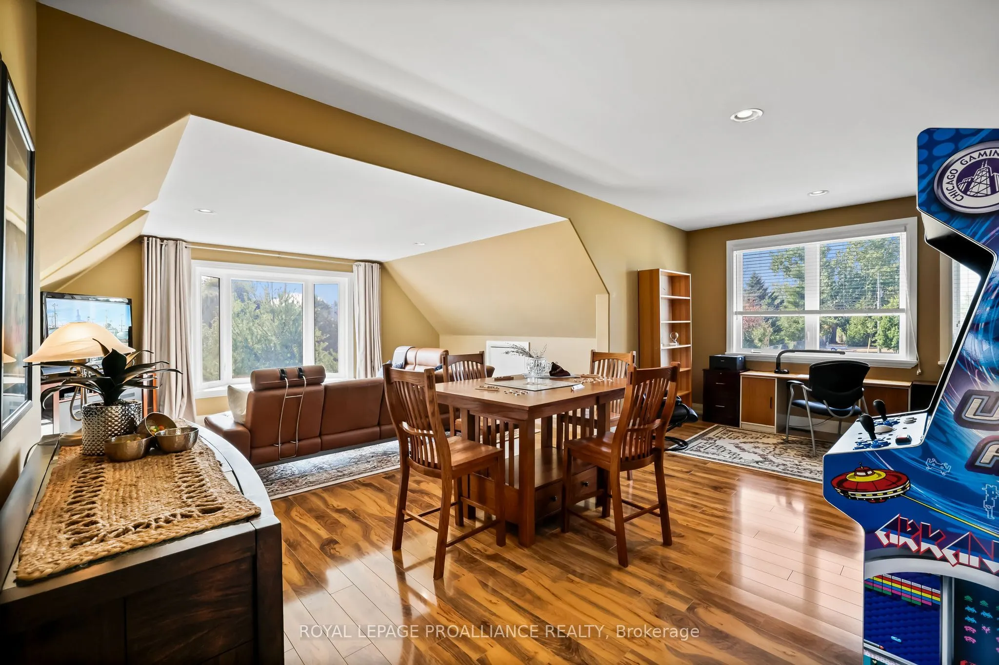 263 Lakeshore Road