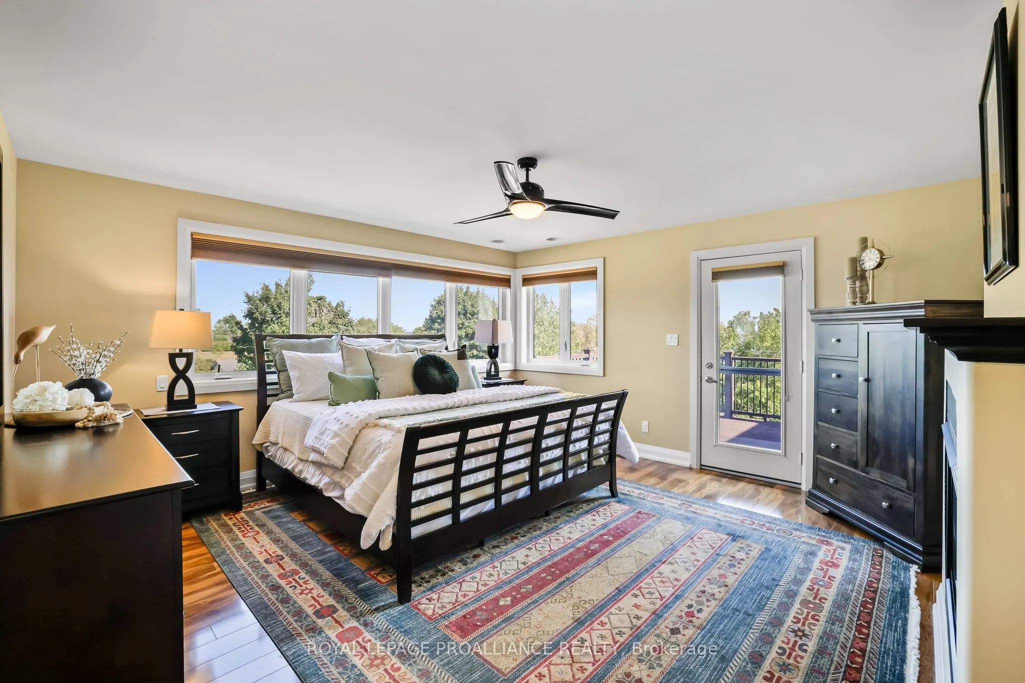 263 Lakeshore Road