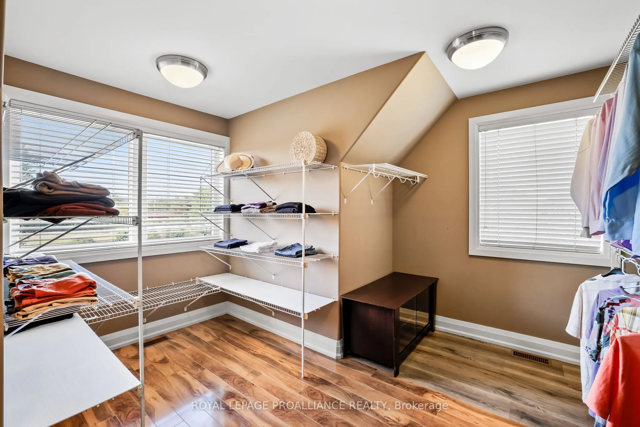 263 Lakeshore Road