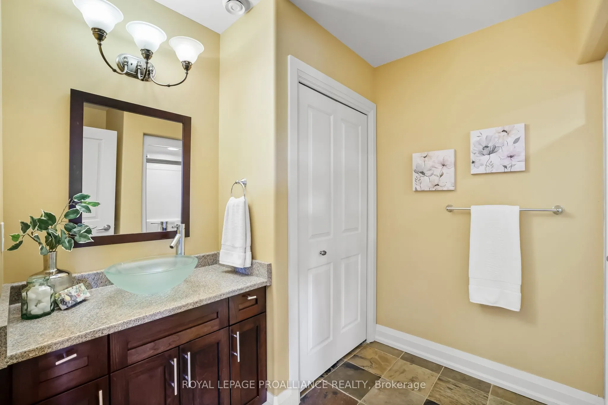 263 Lakeshore Road
