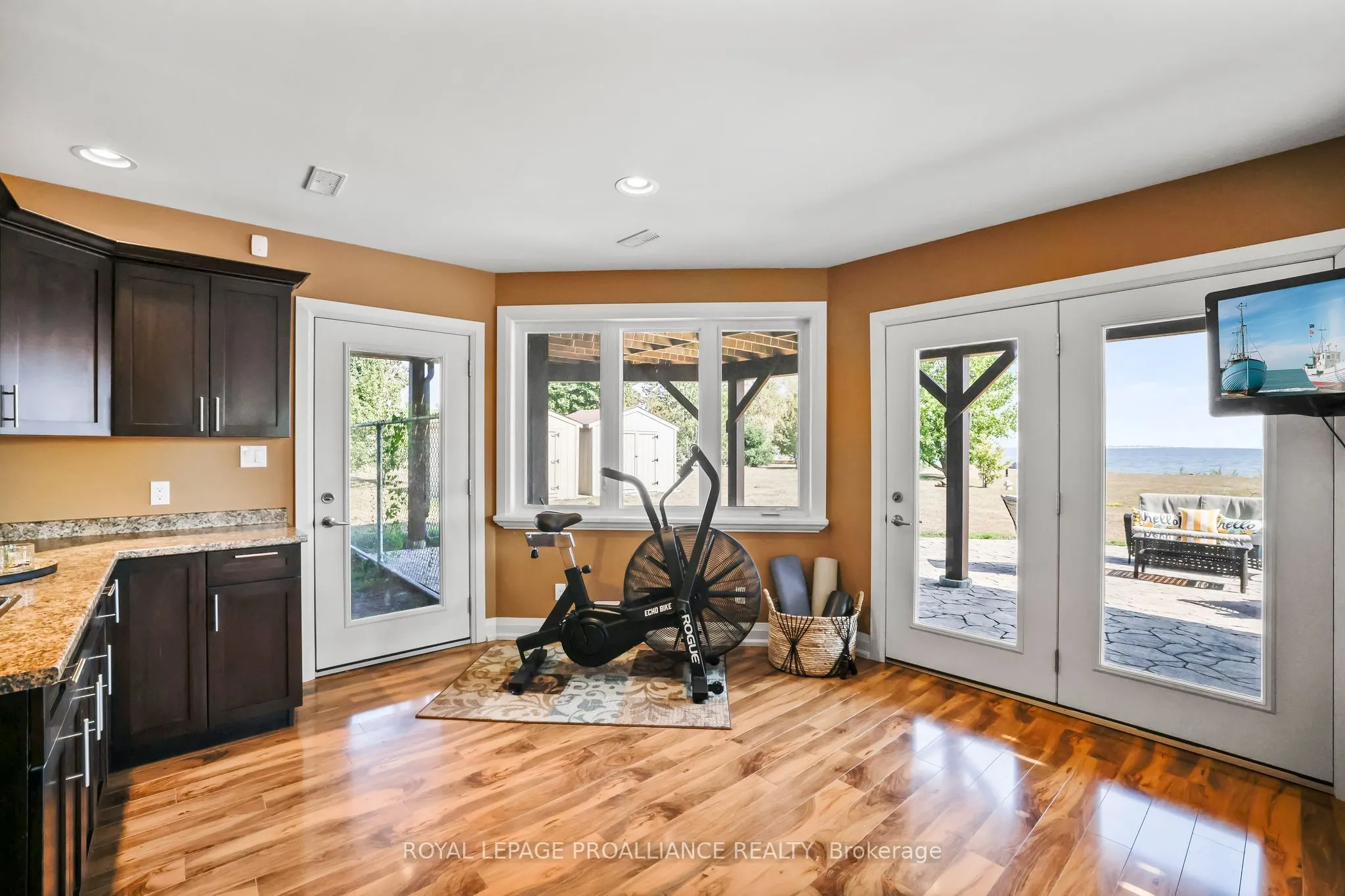 263 Lakeshore Road