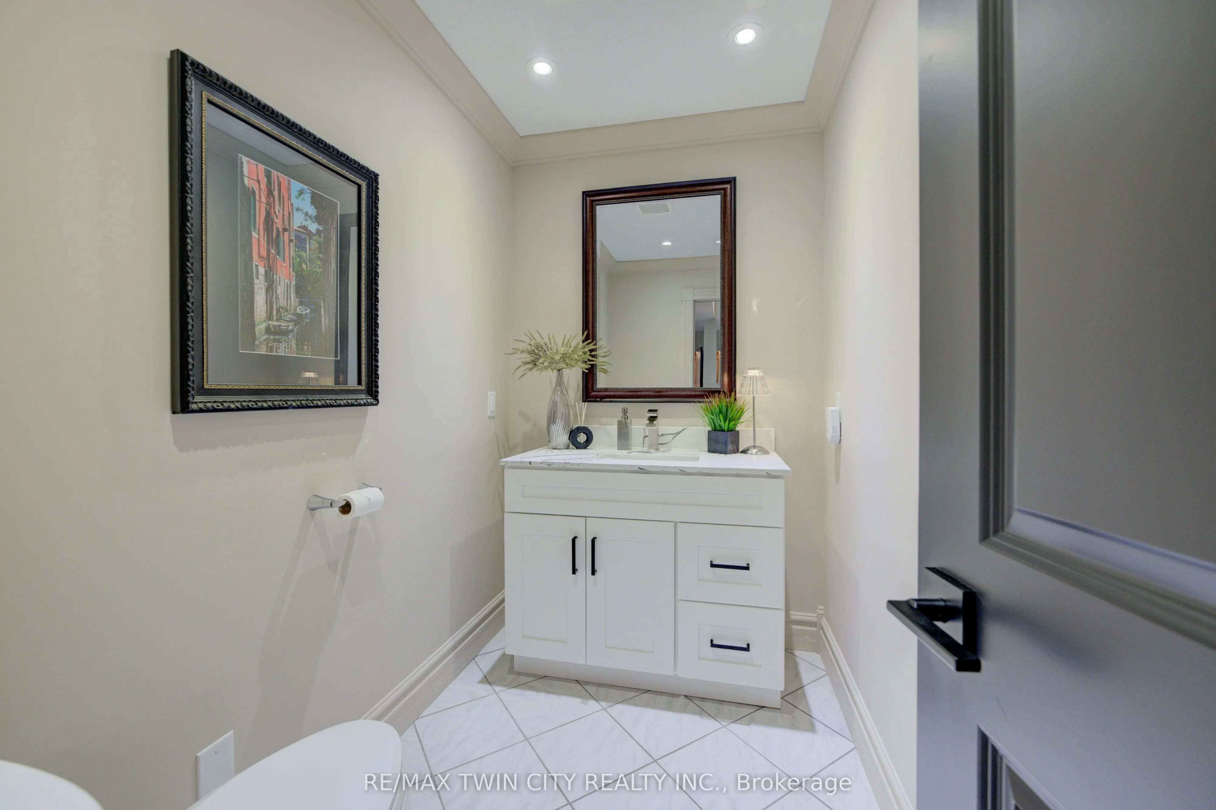 350 Doon Valley Drive, #9G