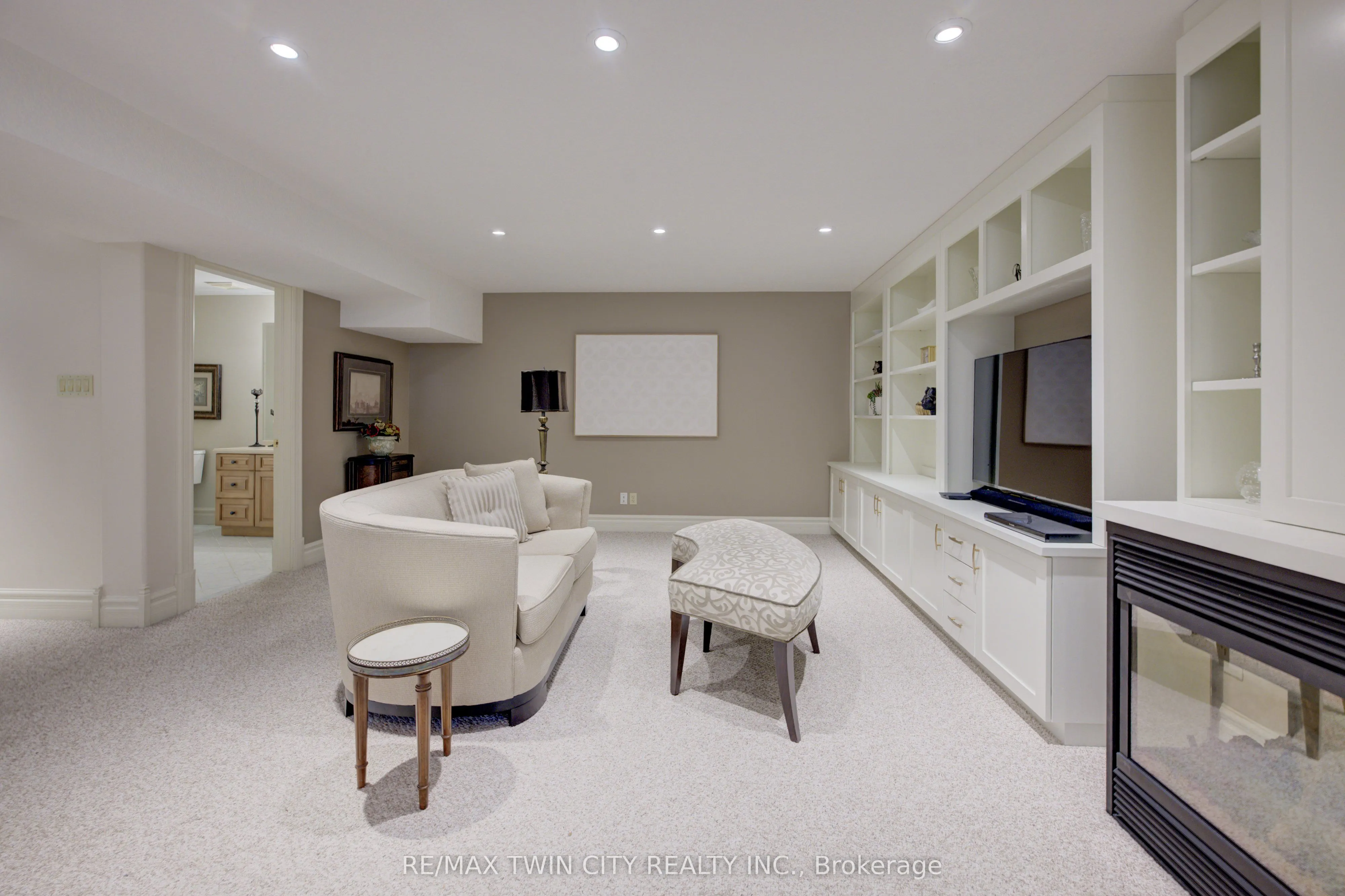 350 Doon Valley Drive, #9G