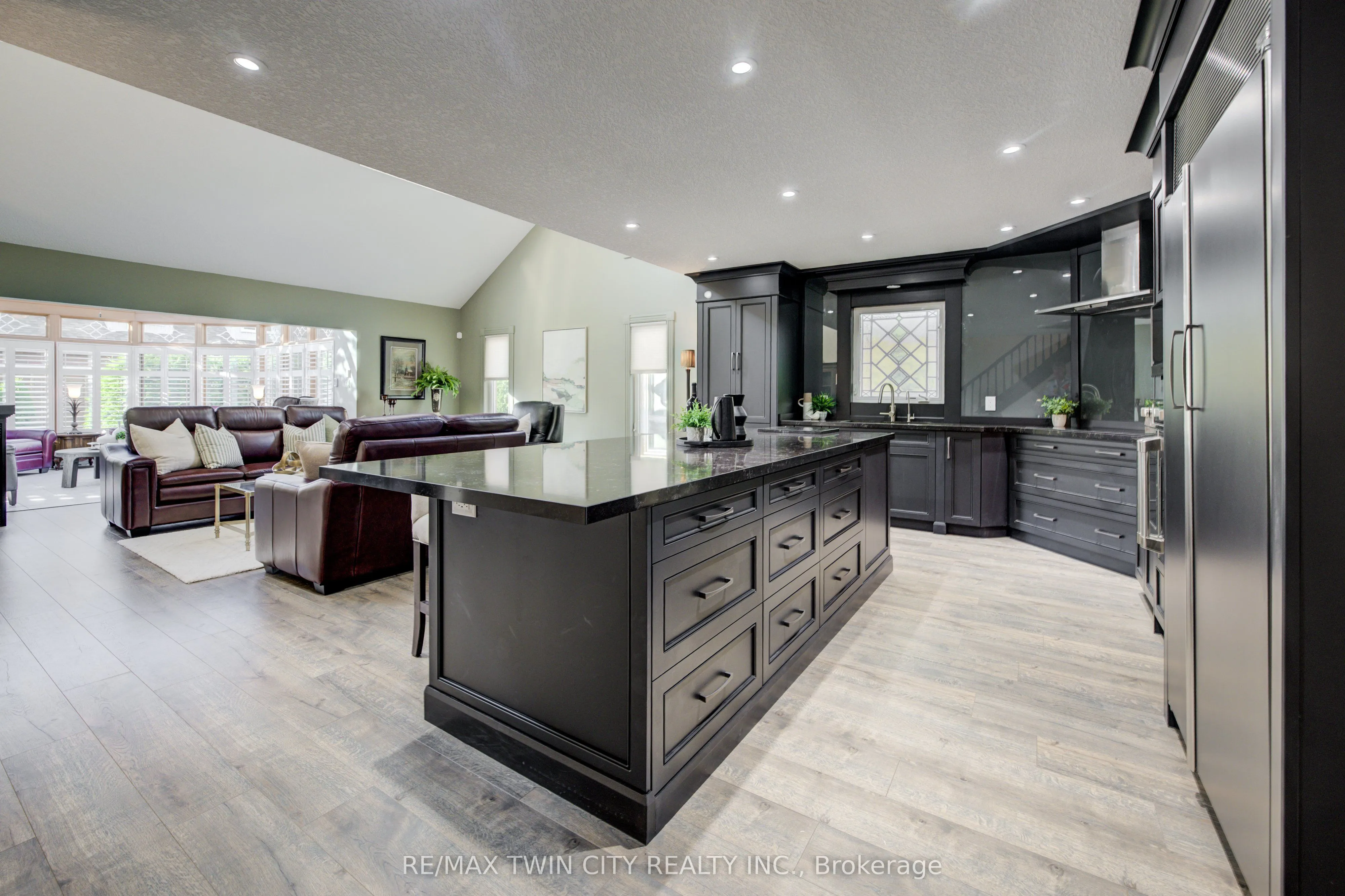 350 Doon Valley Drive, #9G