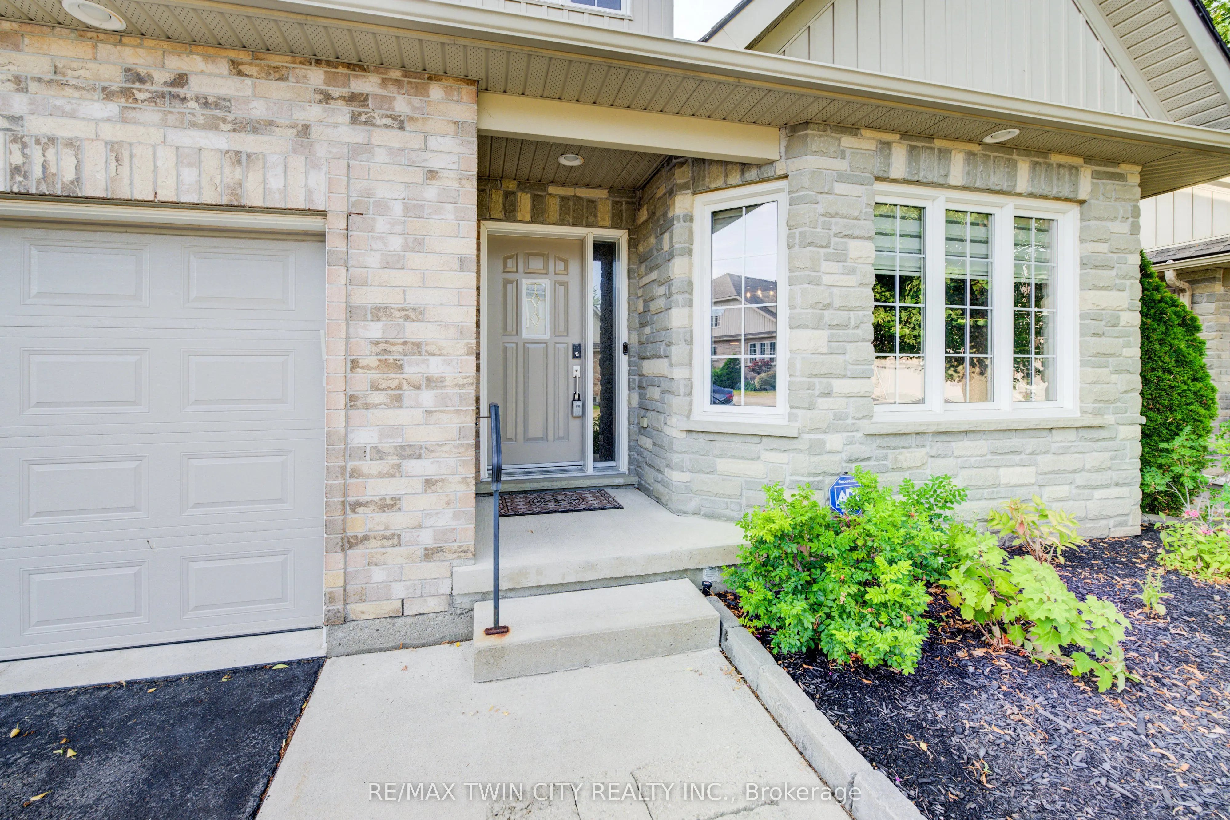 350 Doon Valley Drive, #9G