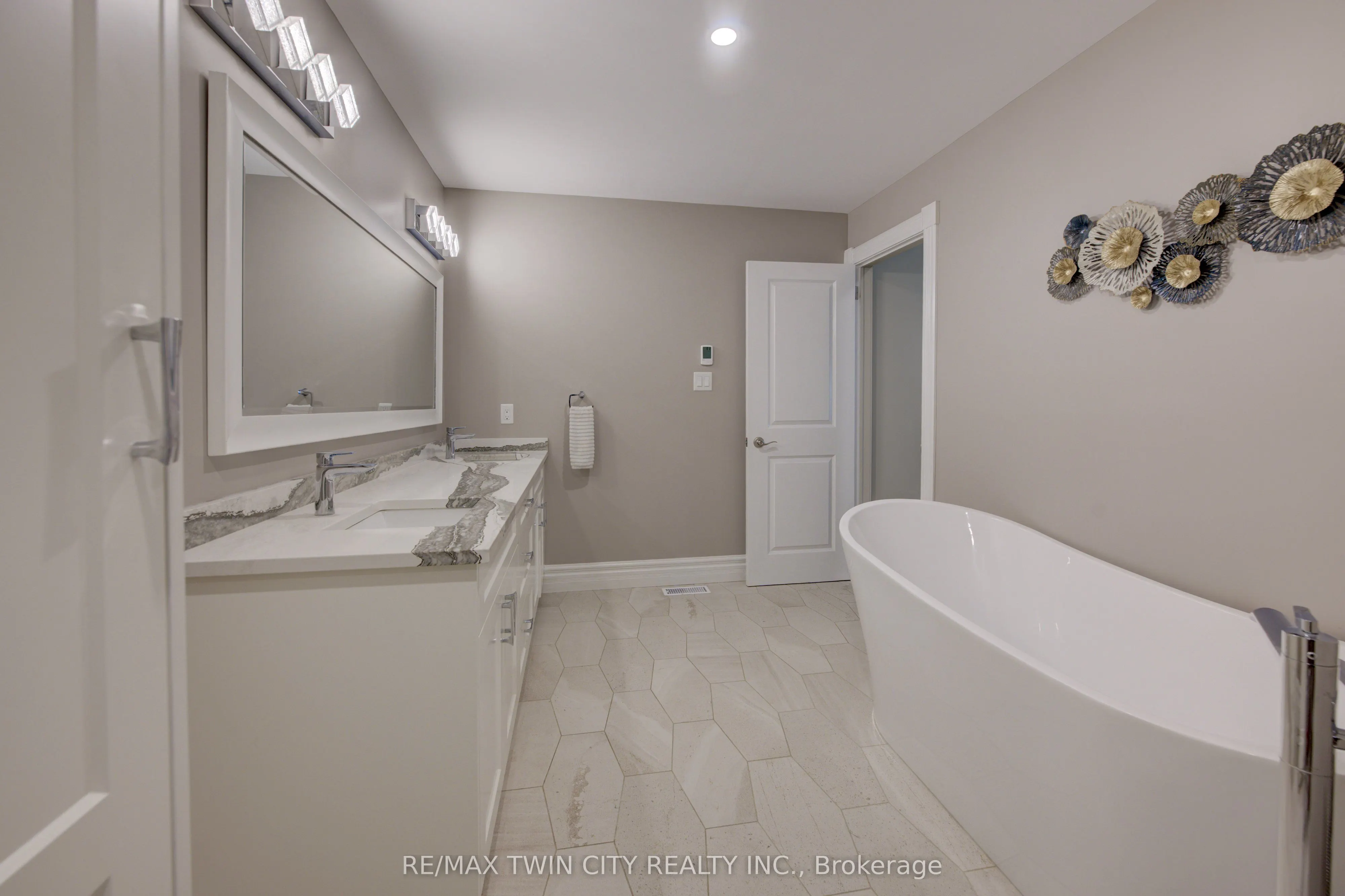 350 Doon Valley Drive, #9G