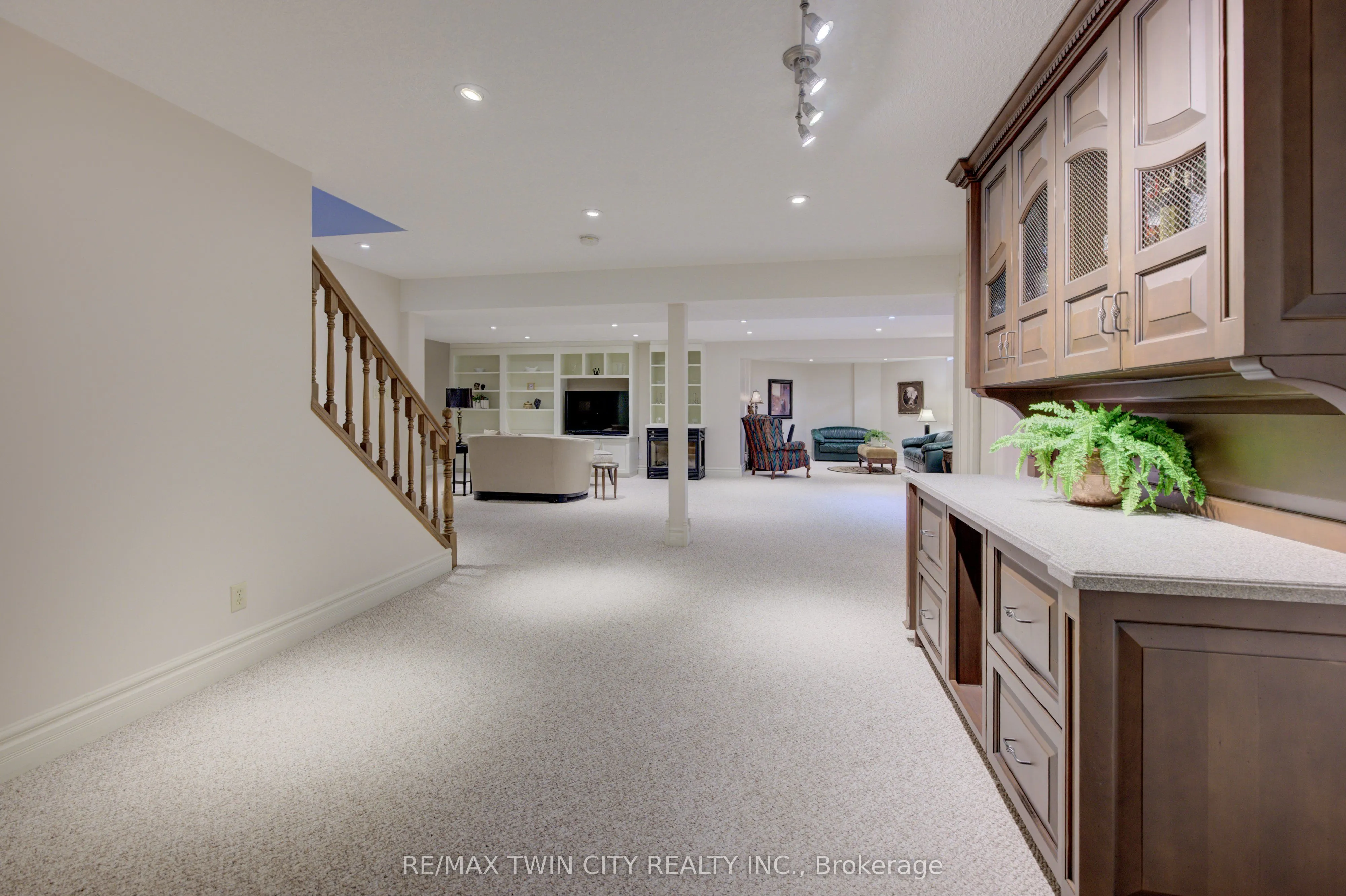 350 Doon Valley Drive, #9G