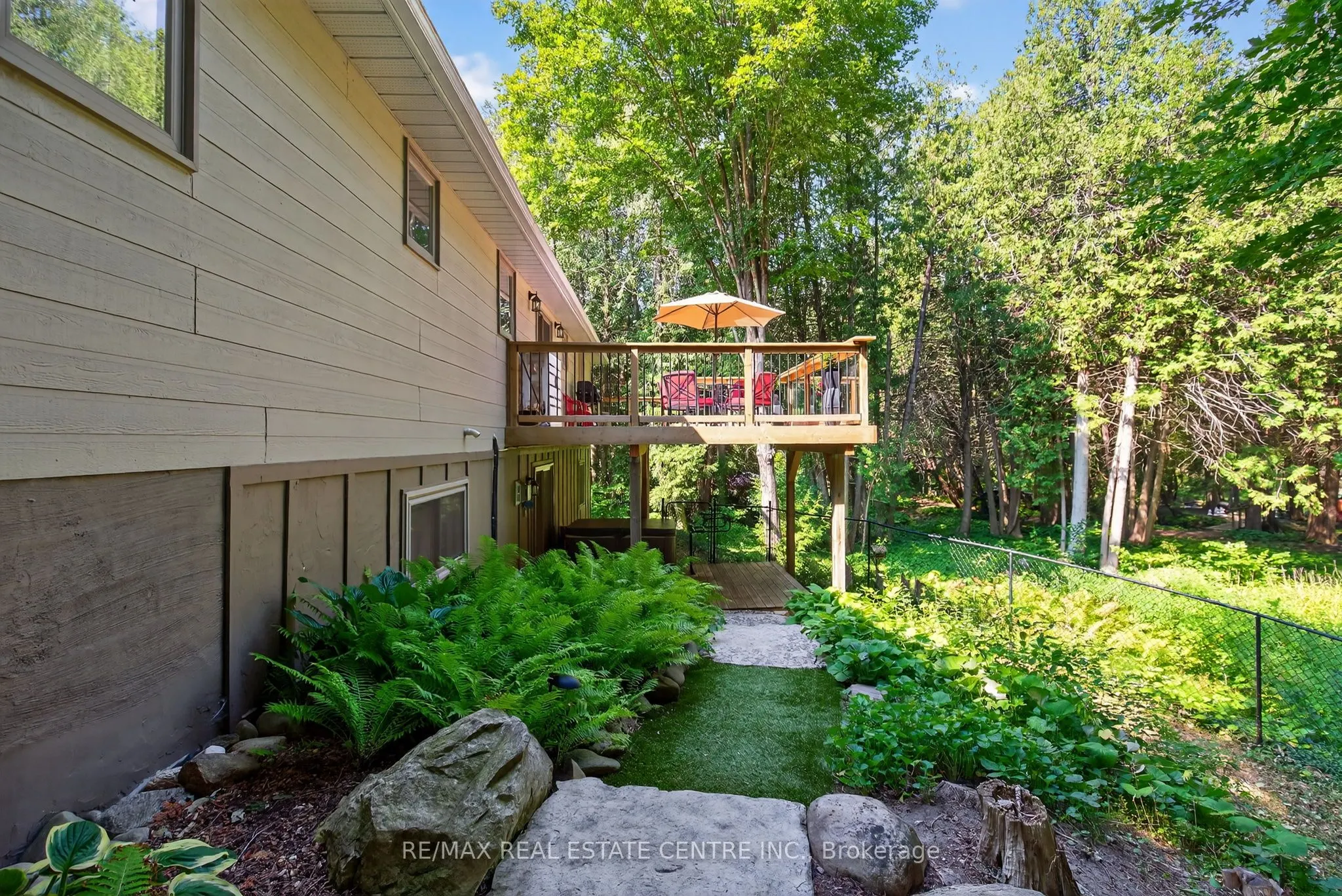 16 Cedar Lane