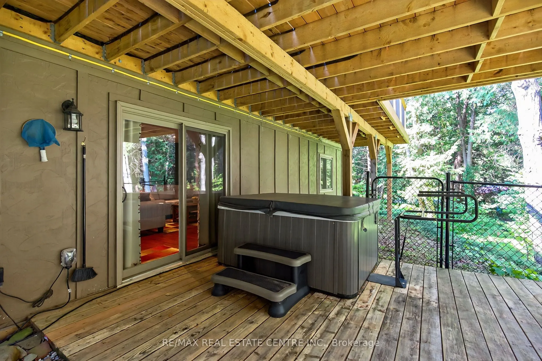 16 Cedar Lane