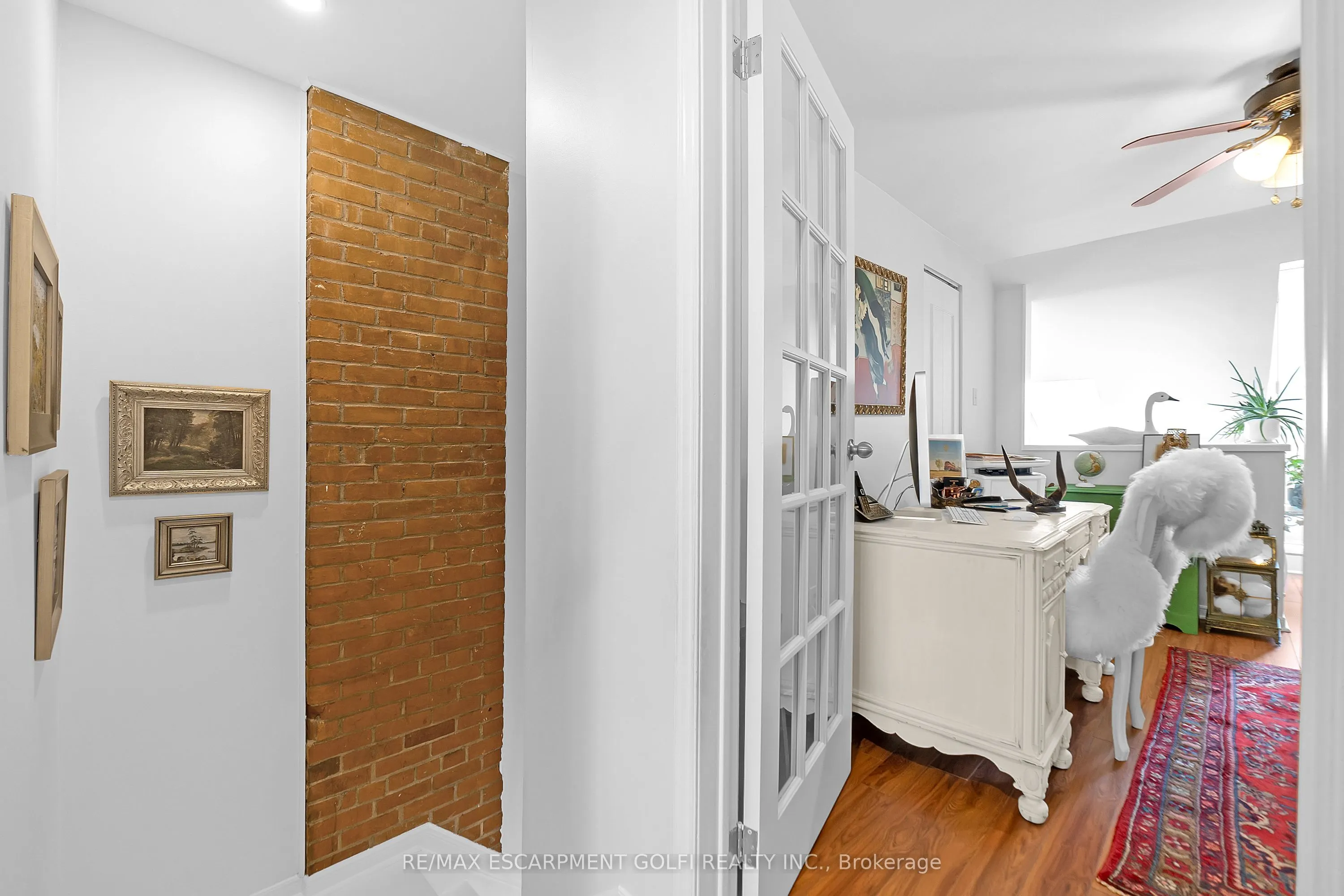 23 MACAULAY Street W, #3