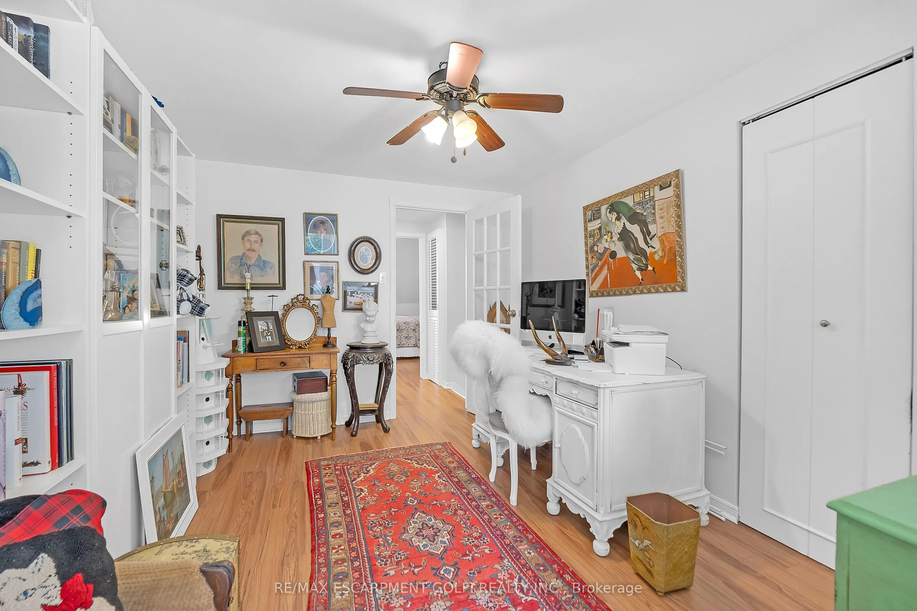 23 MACAULAY Street W, #3