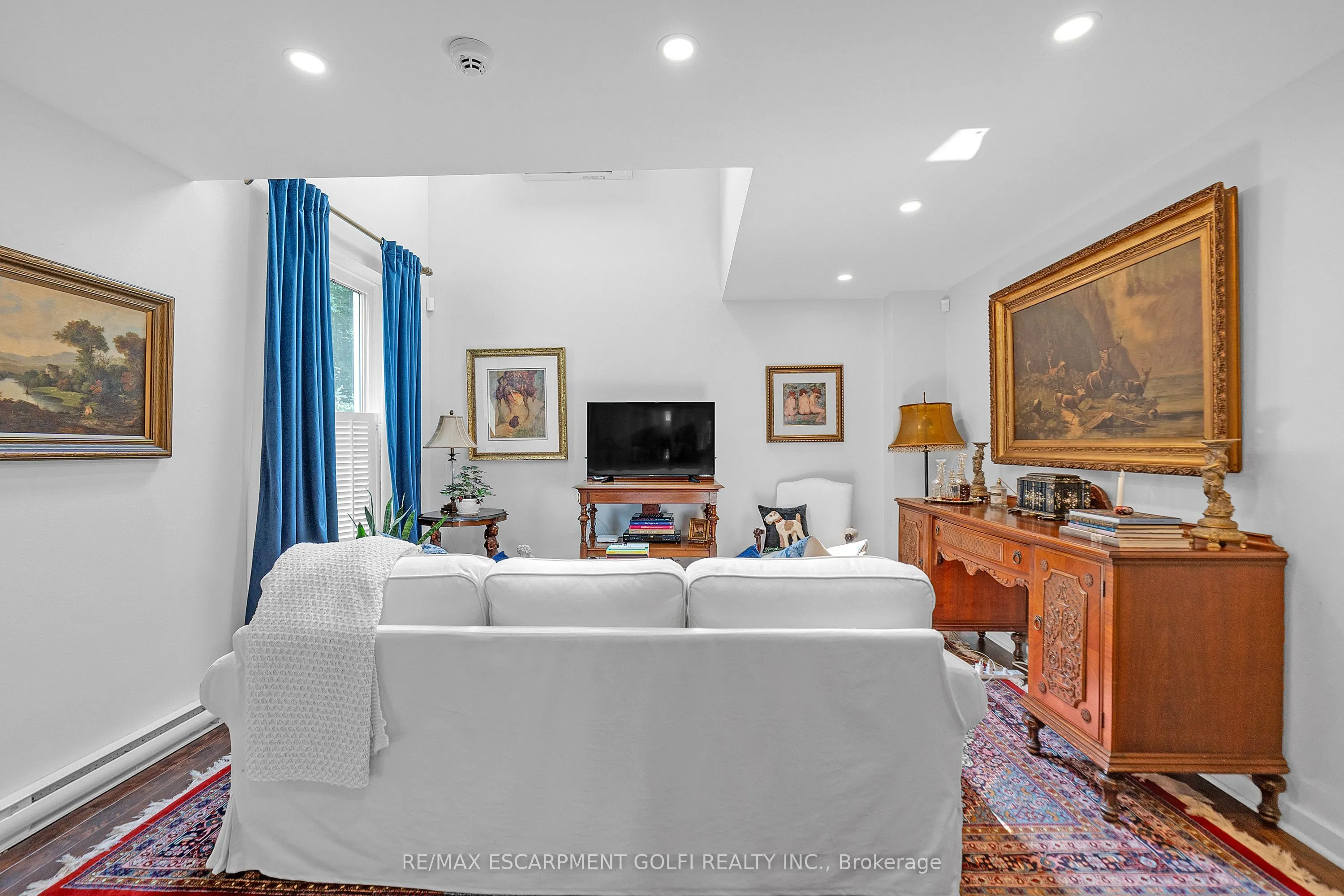 23 MACAULAY Street W, #3