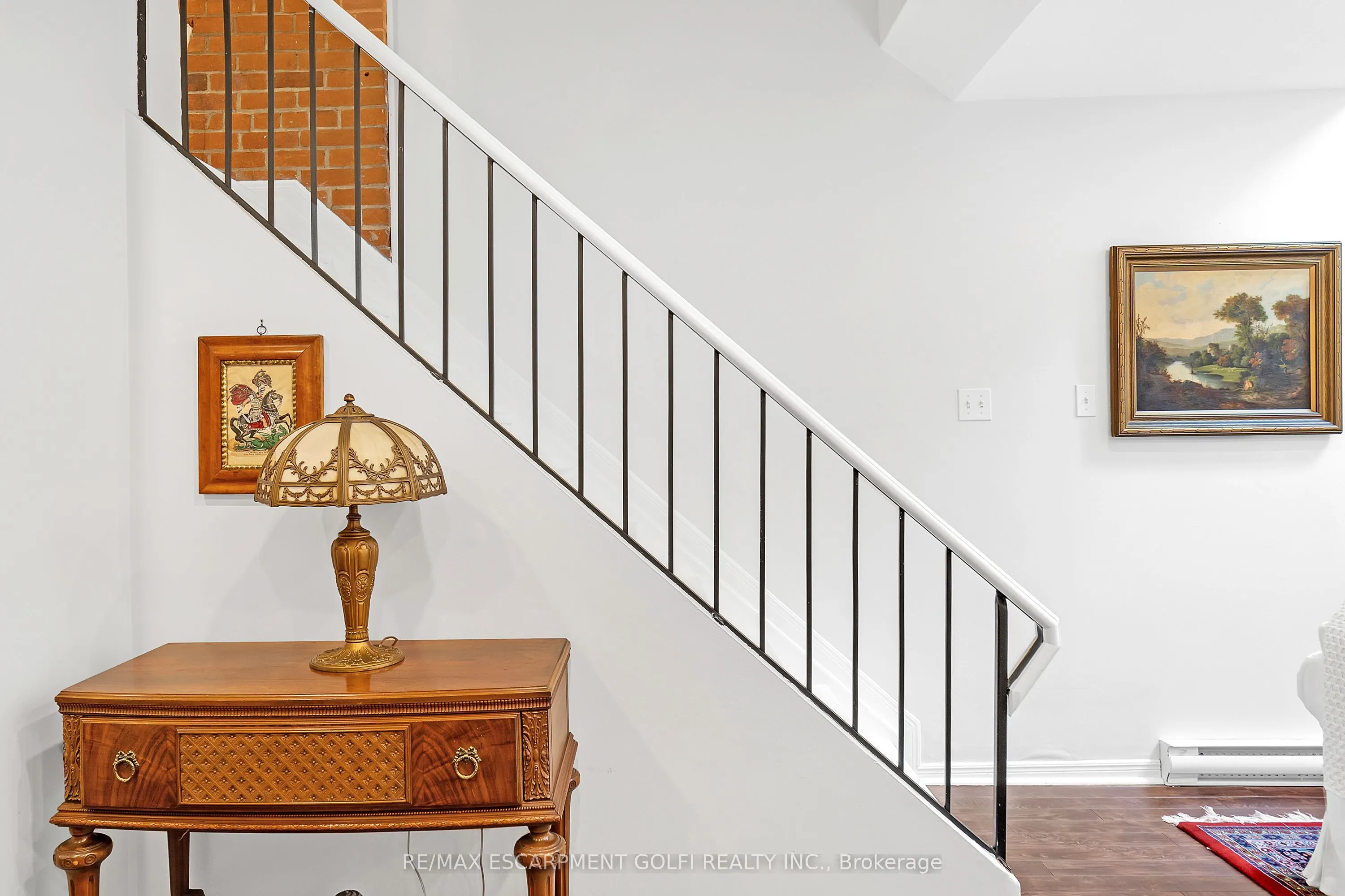 23 MACAULAY Street W, #3