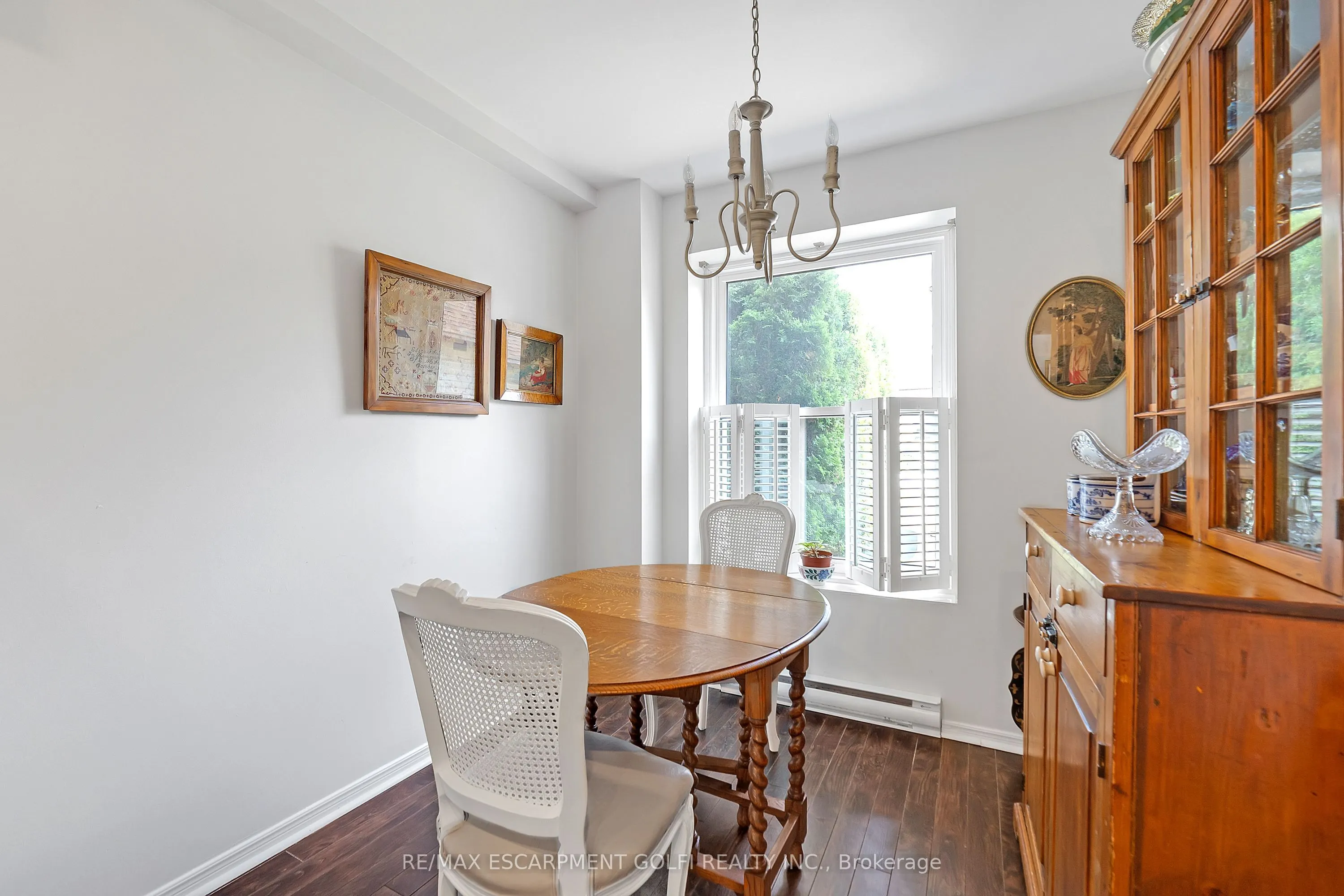 23 MACAULAY Street W, #3