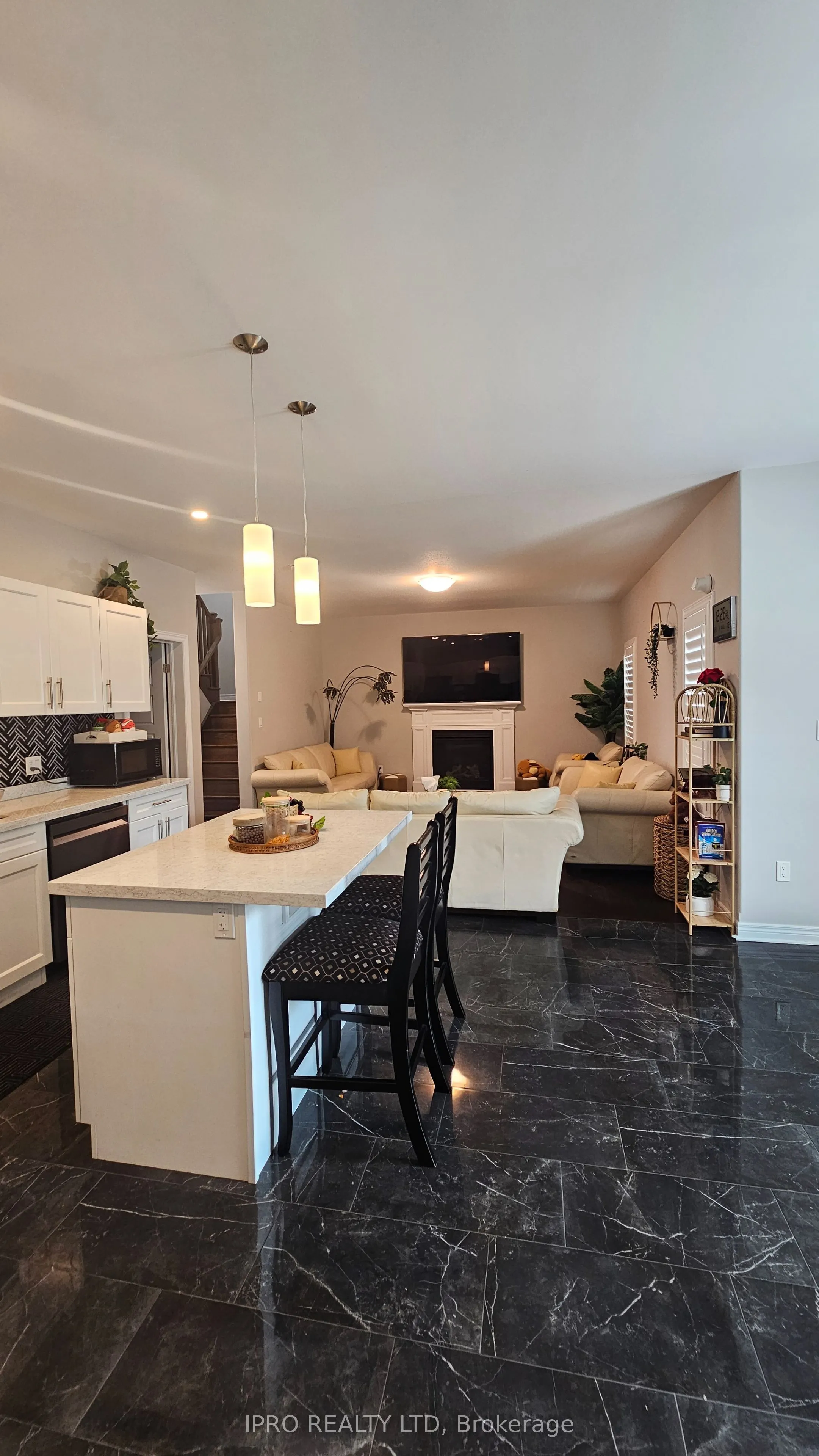 89 Laurent Avenue
