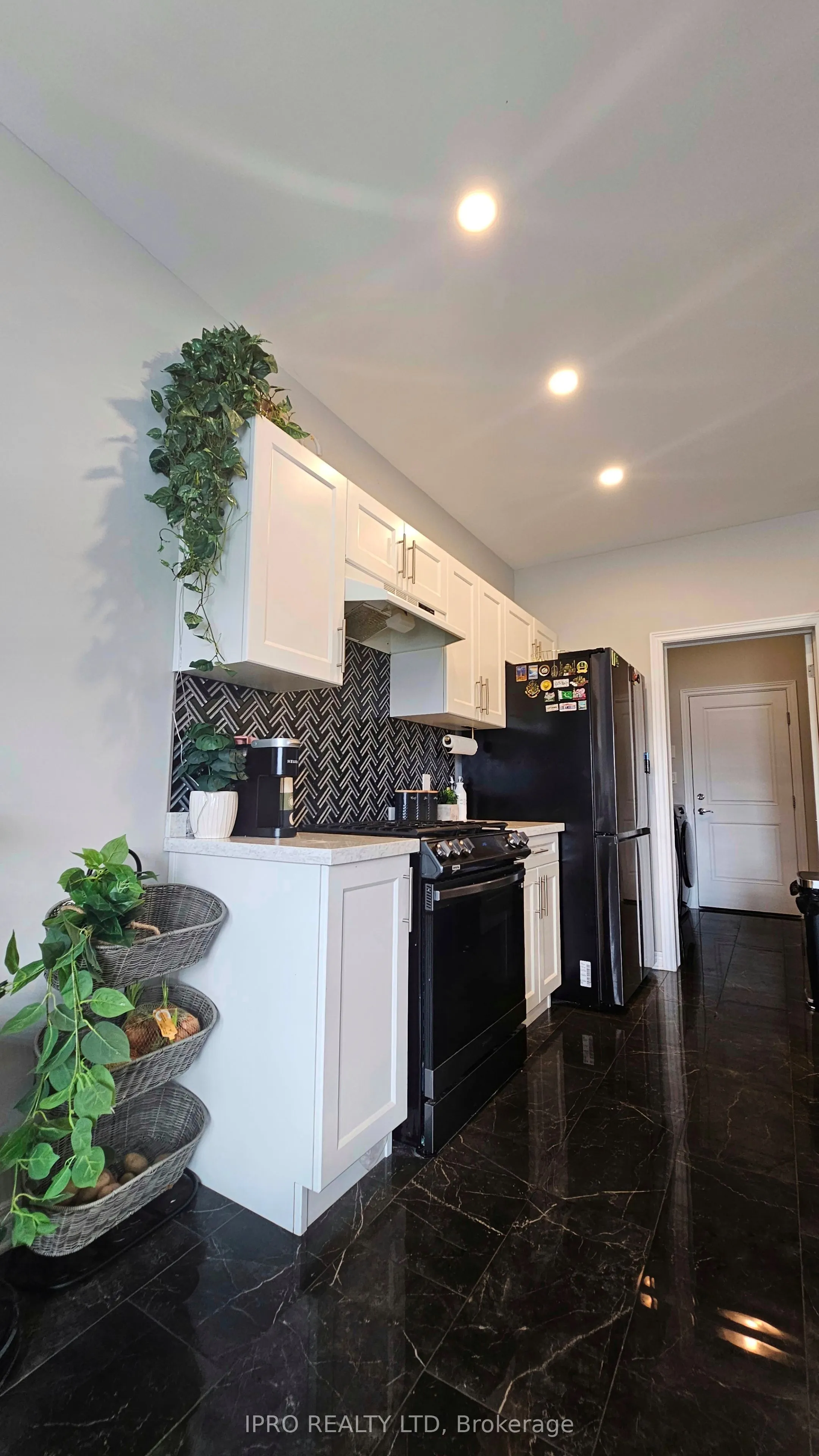 89 Laurent Avenue