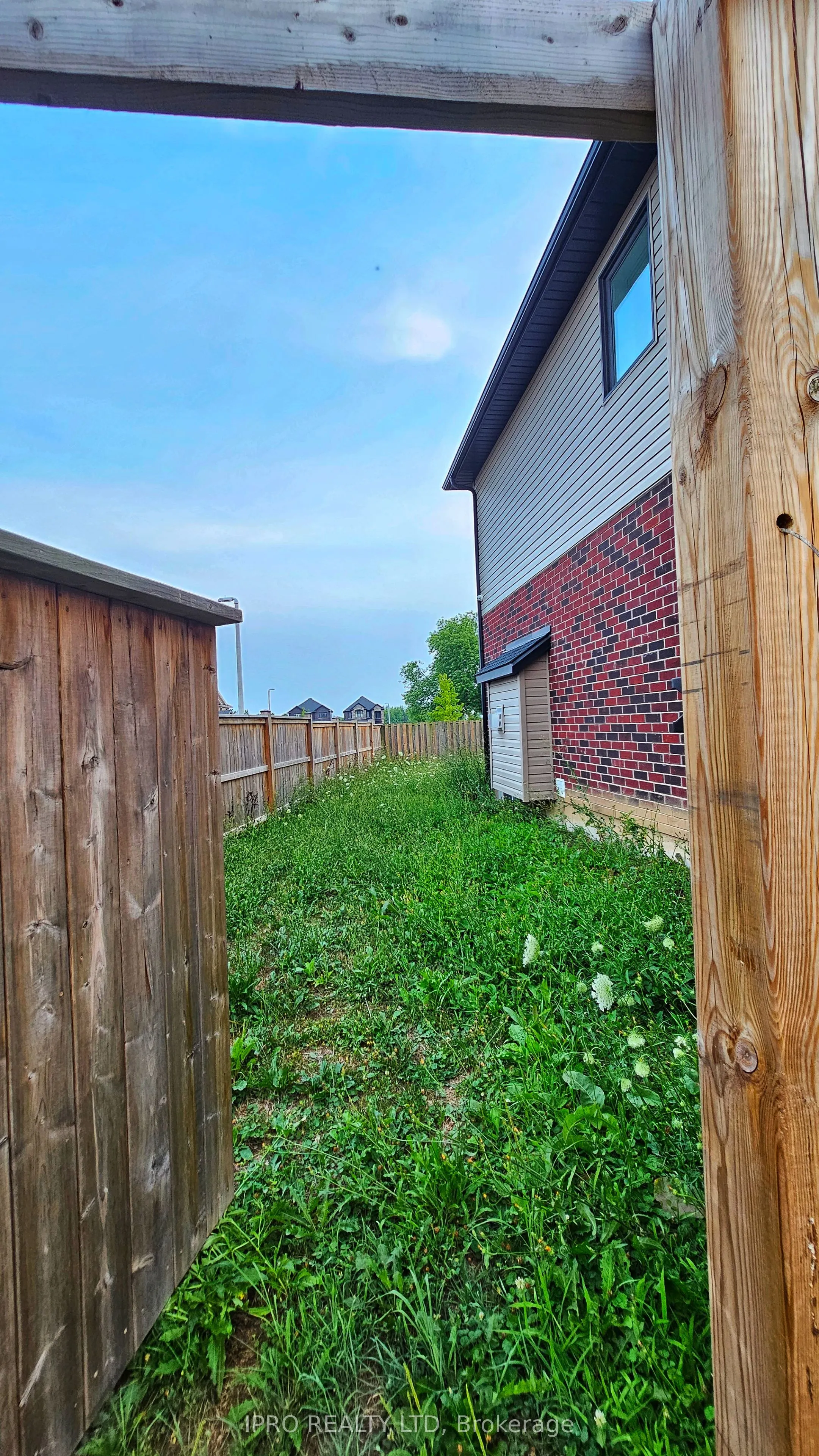 89 Laurent Avenue