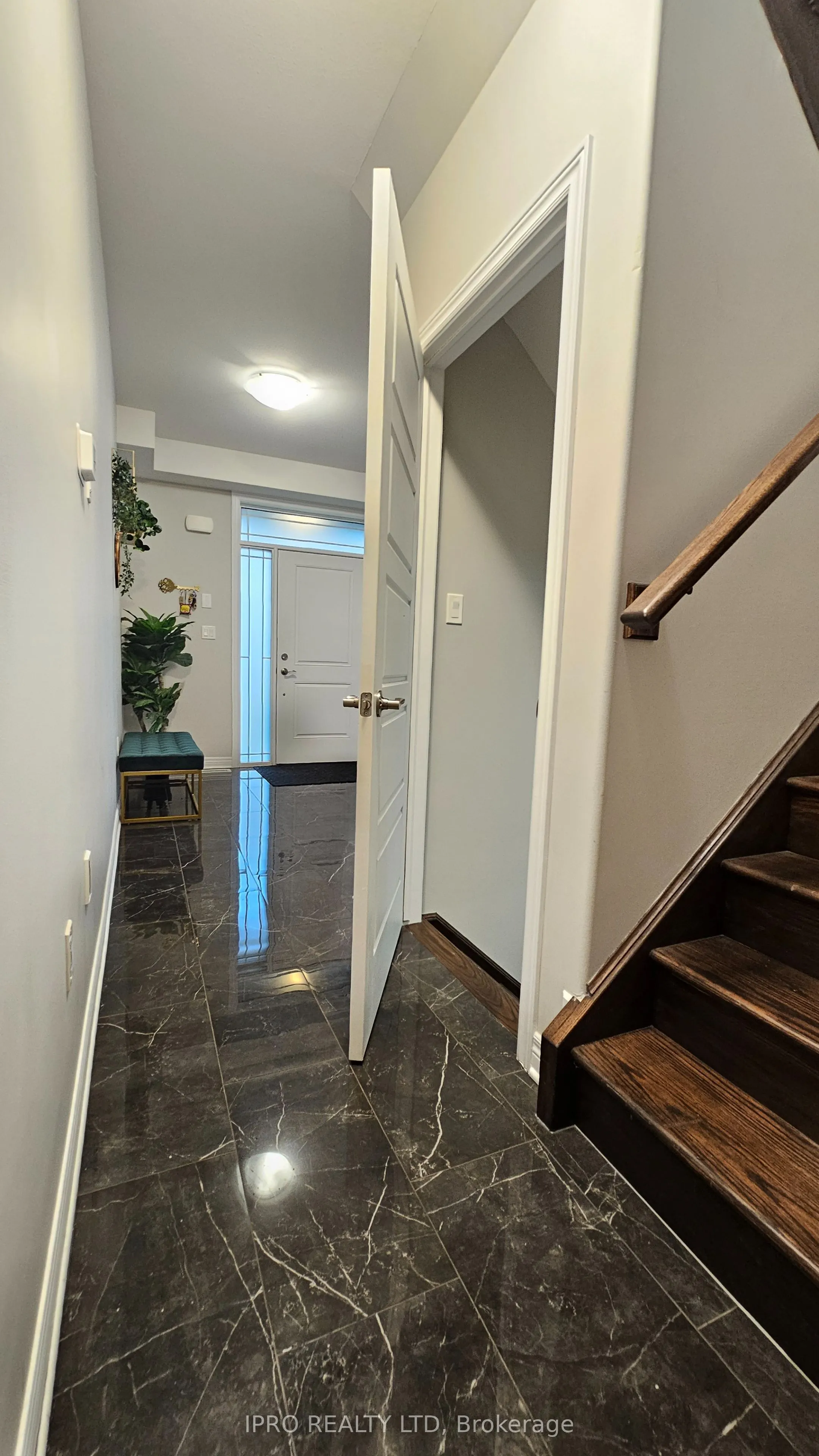 89 Laurent Avenue