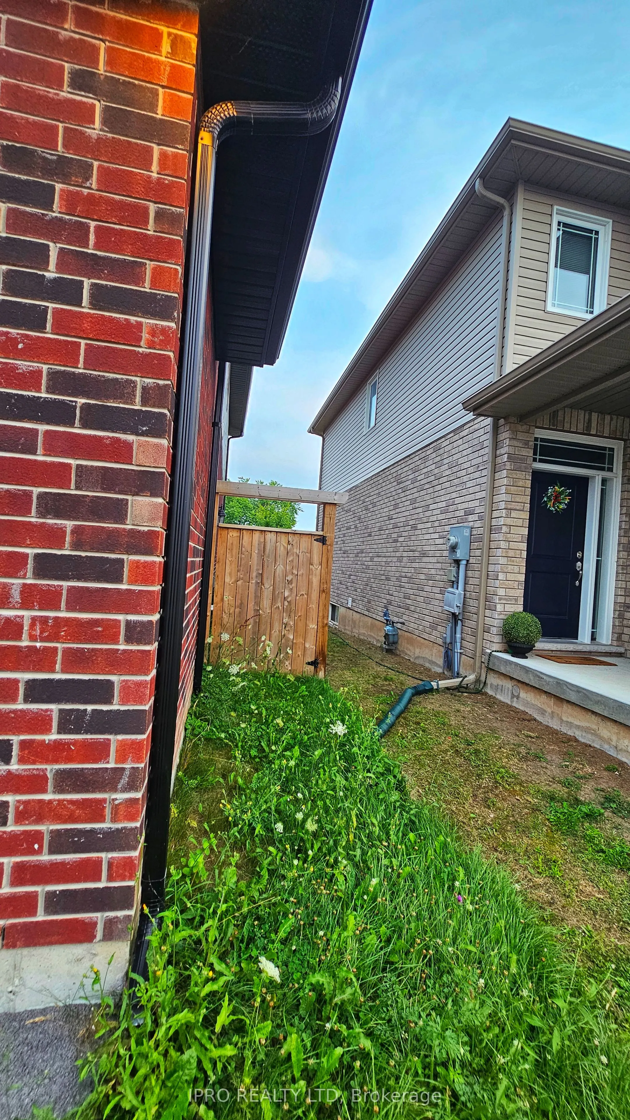 89 Laurent Avenue
