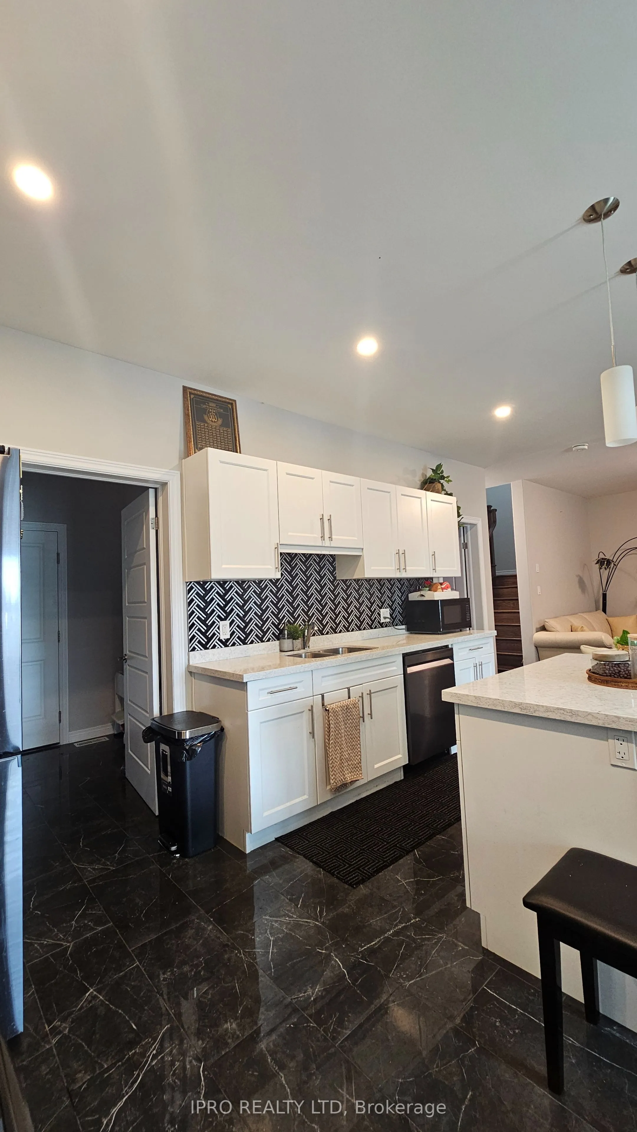 89 Laurent Avenue