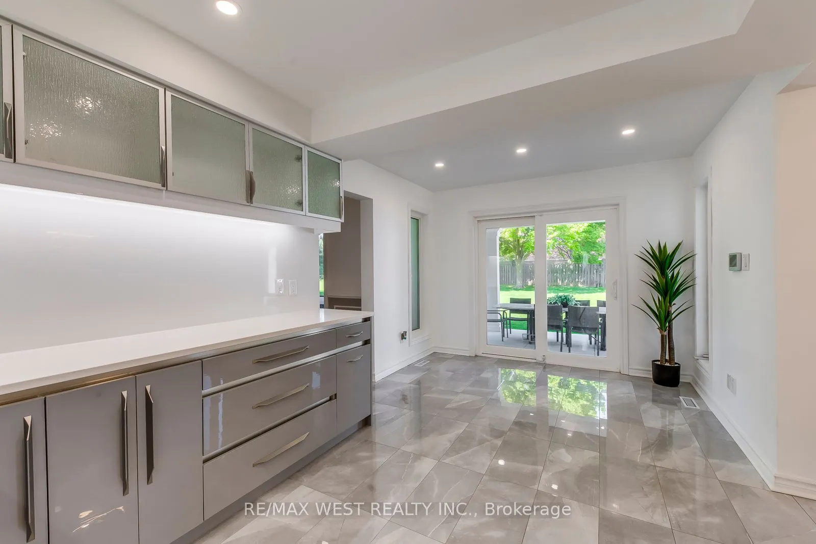 8077 Mount Carmel Boulevard