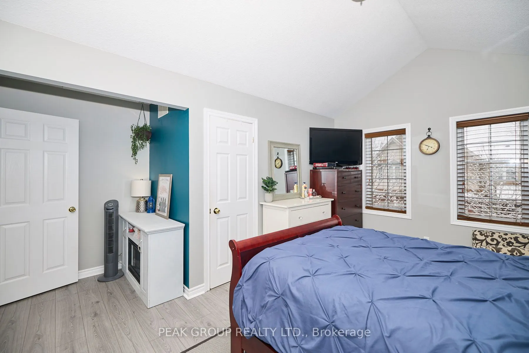 6263 Valley Way, #4