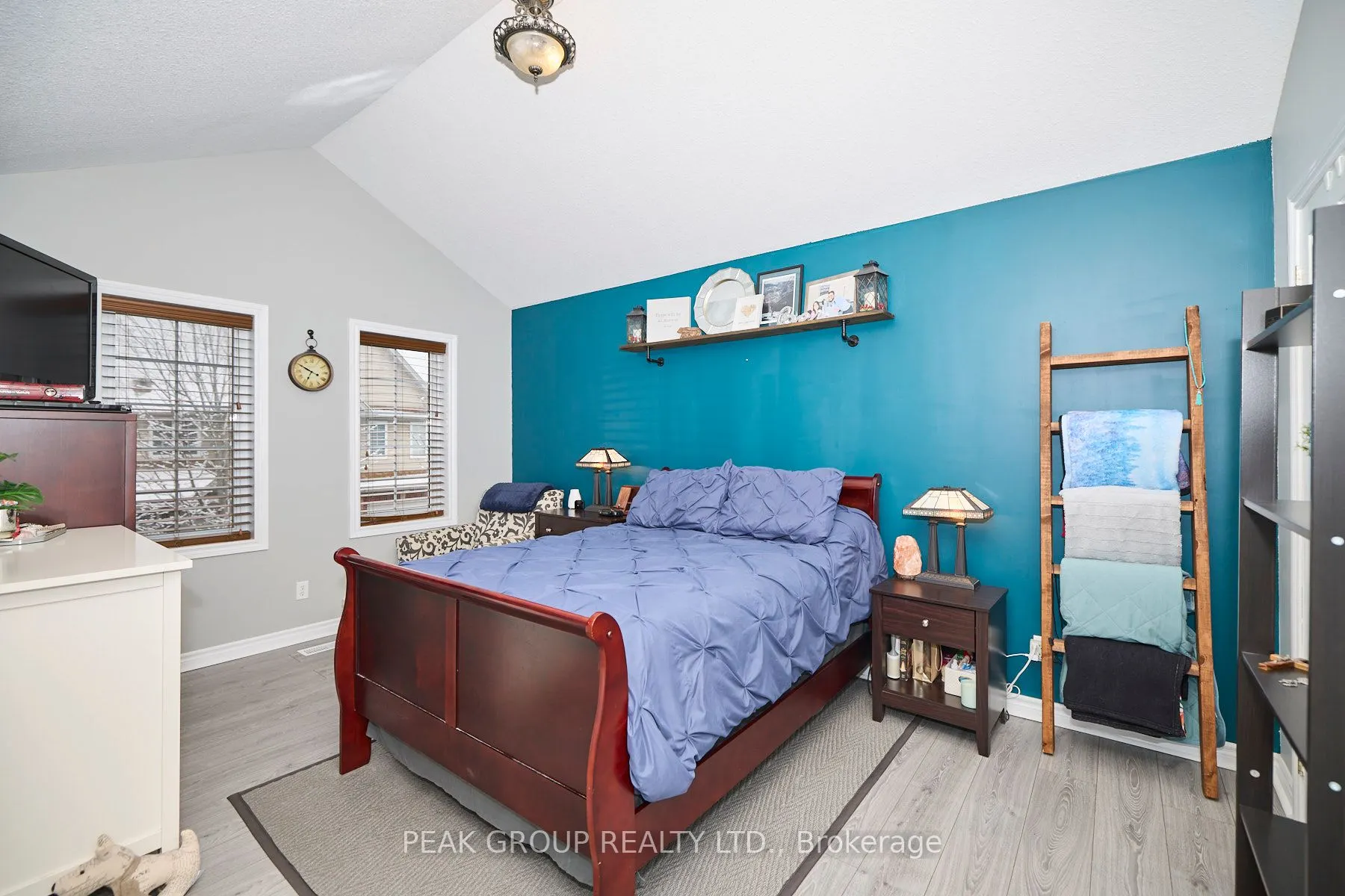 6263 Valley Way, #4
