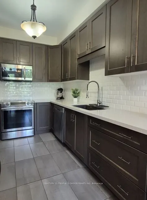 71 Riverwalk Drive N