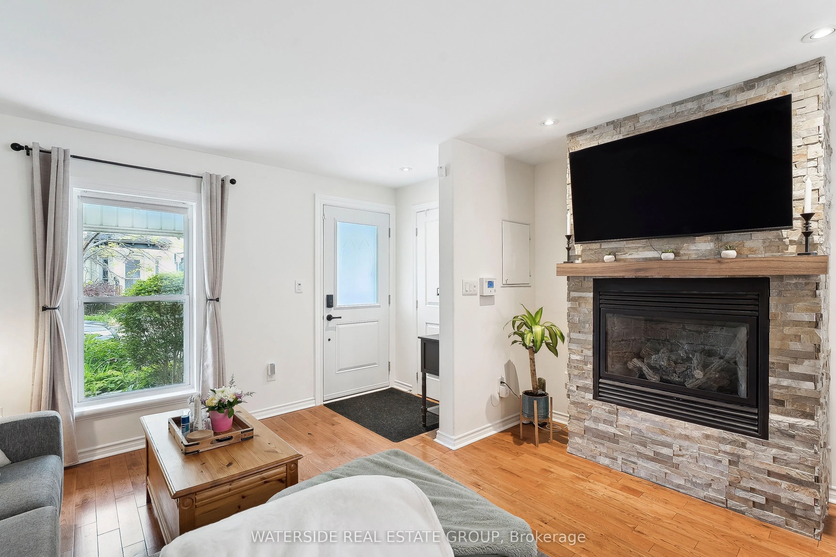 75 Ray Street N
