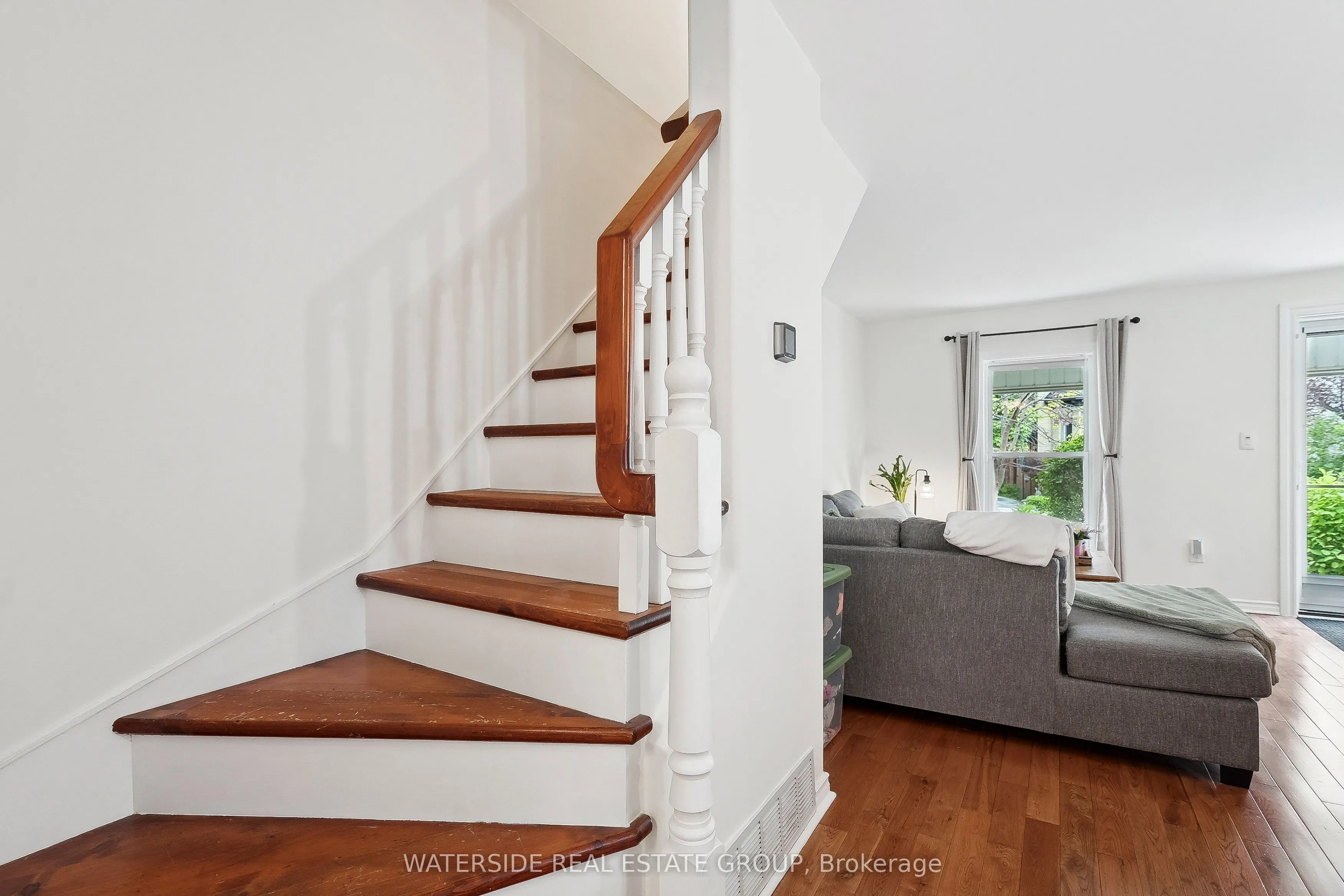 75 Ray Street N