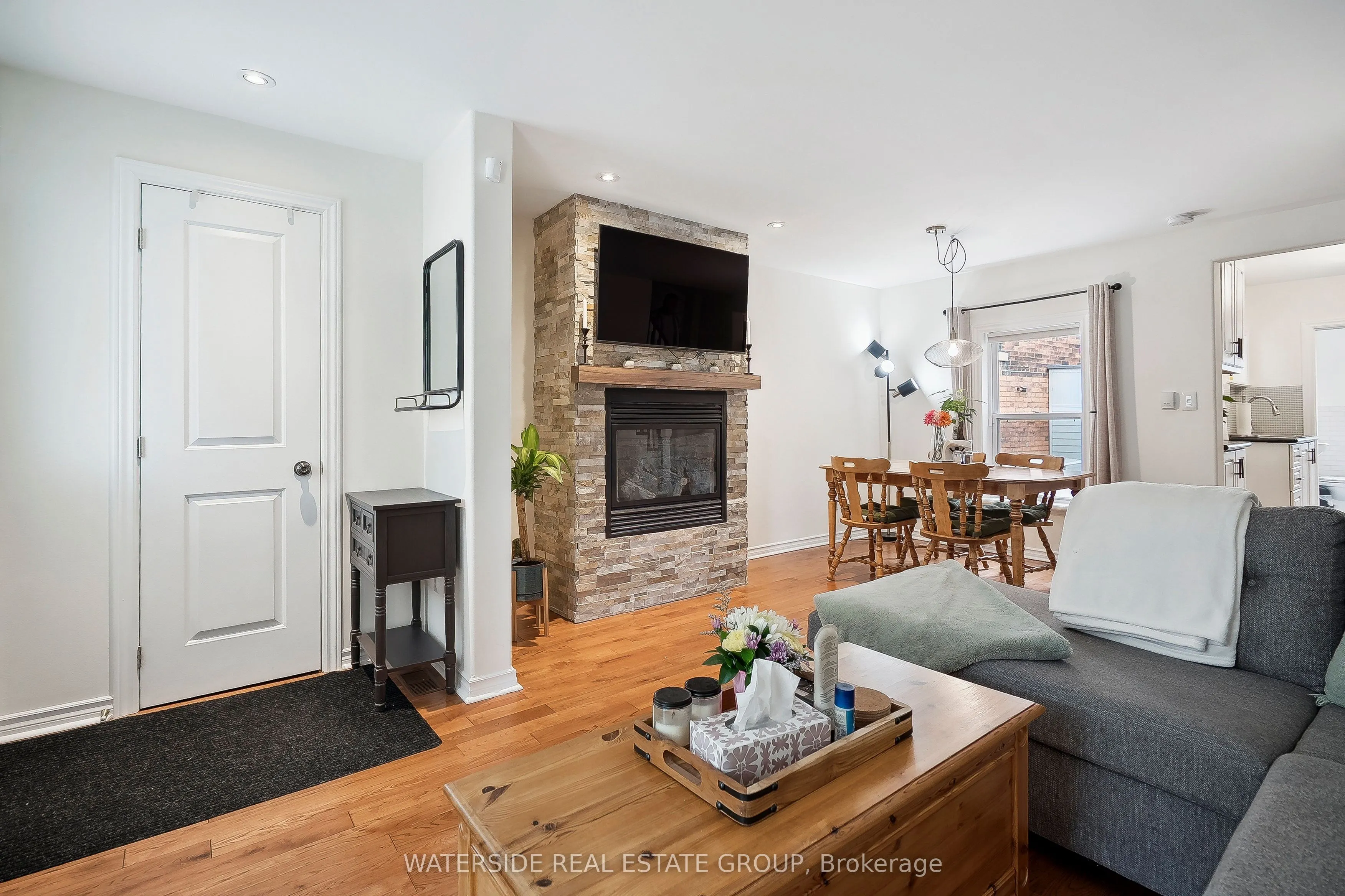 75 Ray Street N