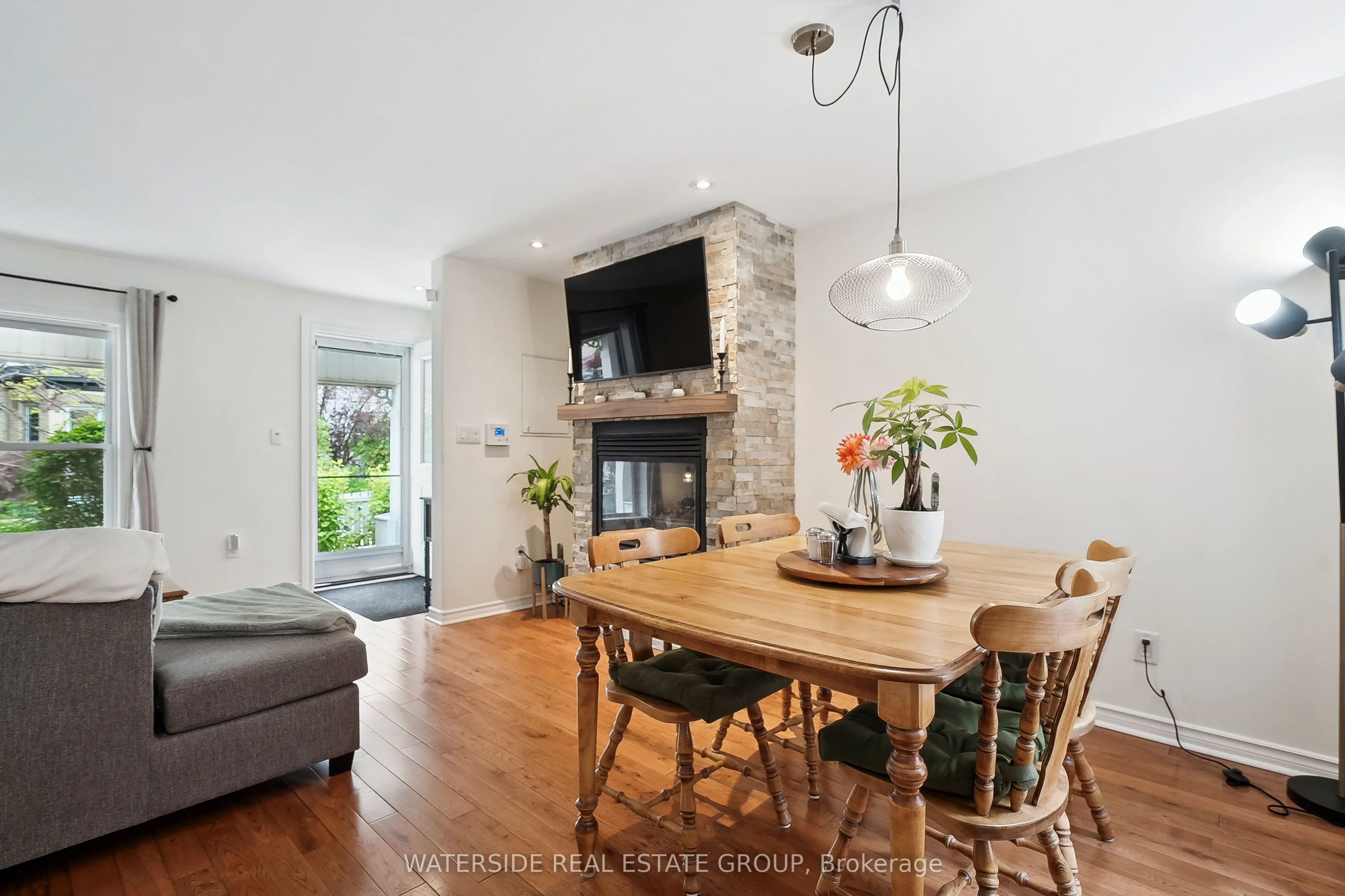 75 Ray Street N