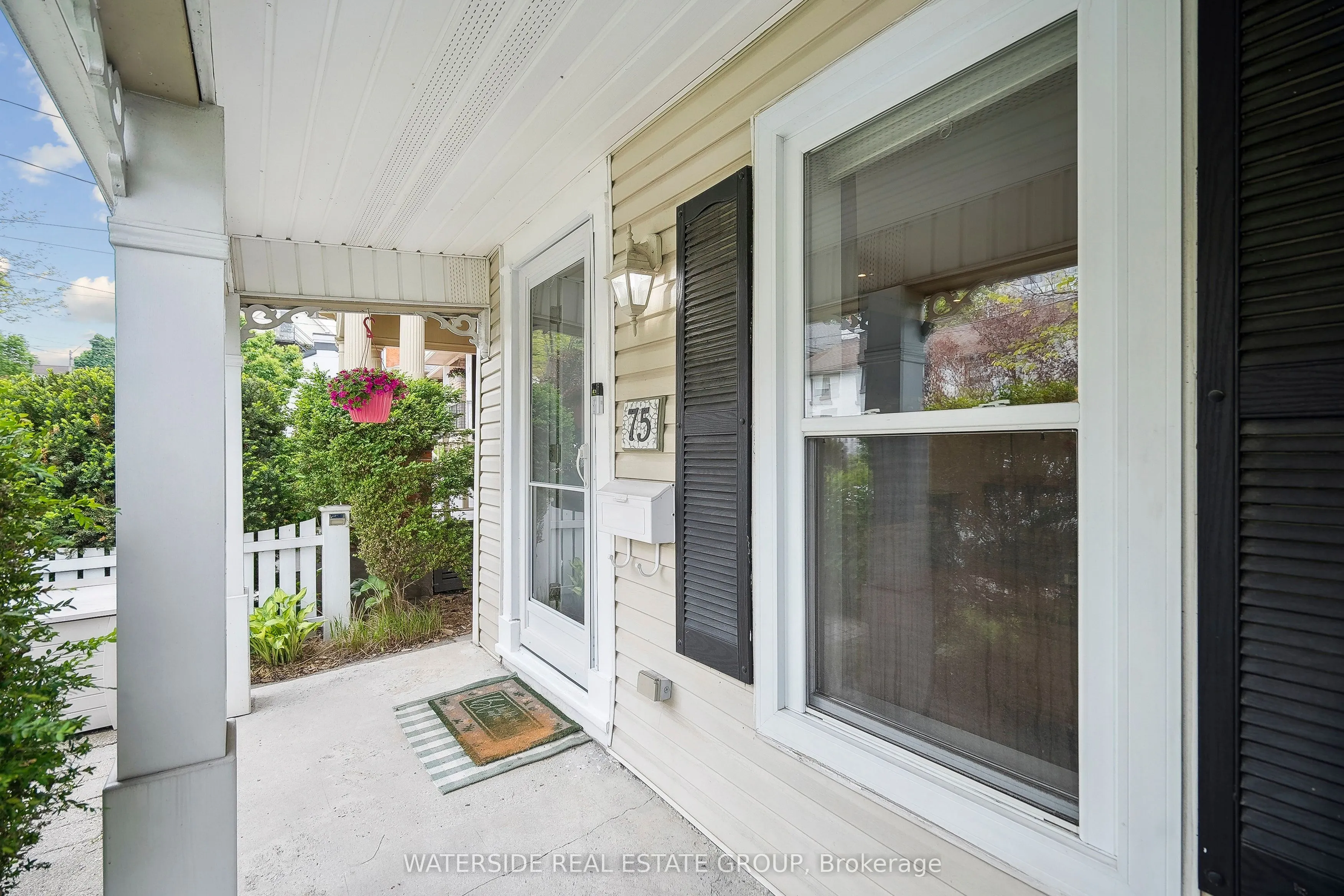 75 Ray Street N